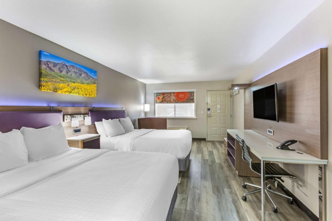 Queen Room with Two Queen Beds - Non-Smoking