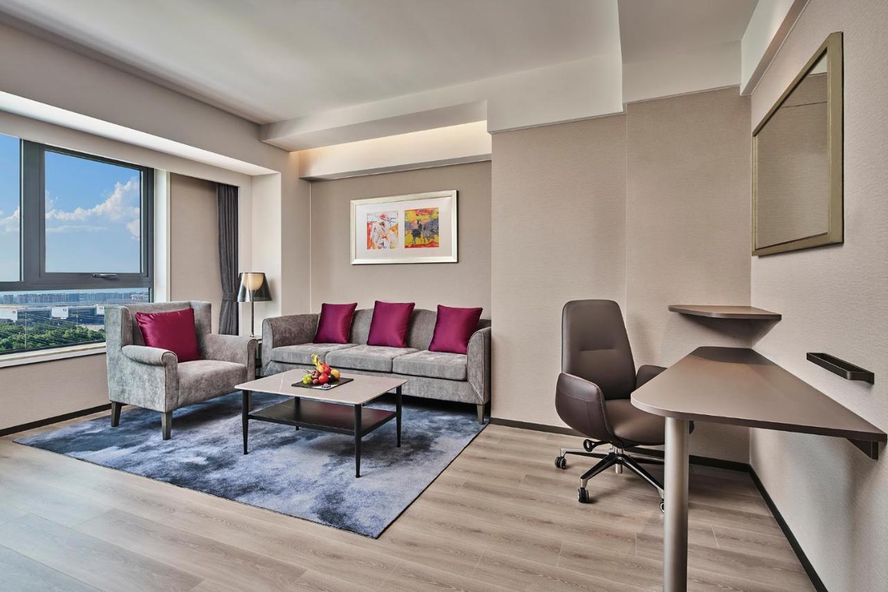 One-Bedroom Suite Lounge Access