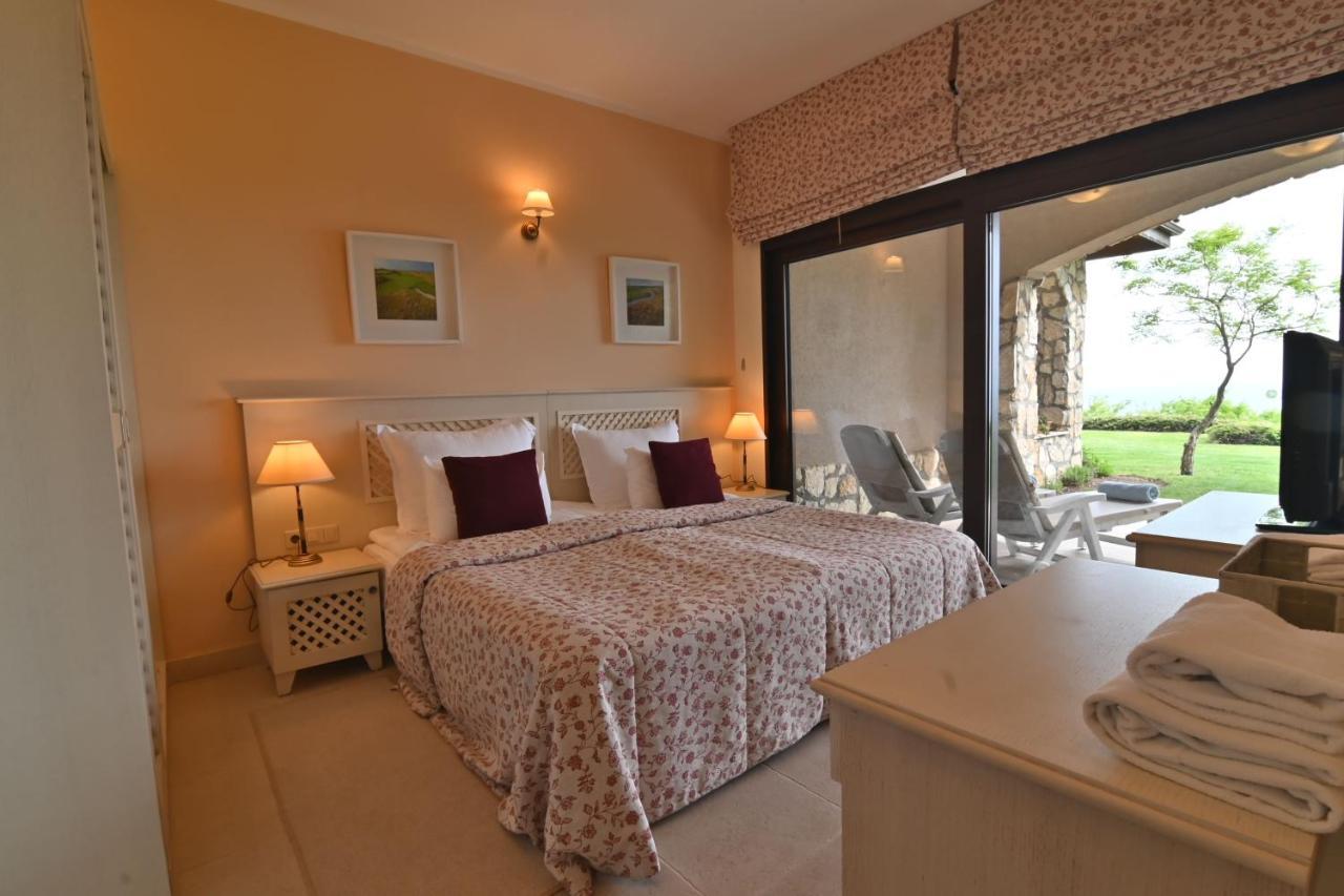 One-Bedroom Apartment with Sea View