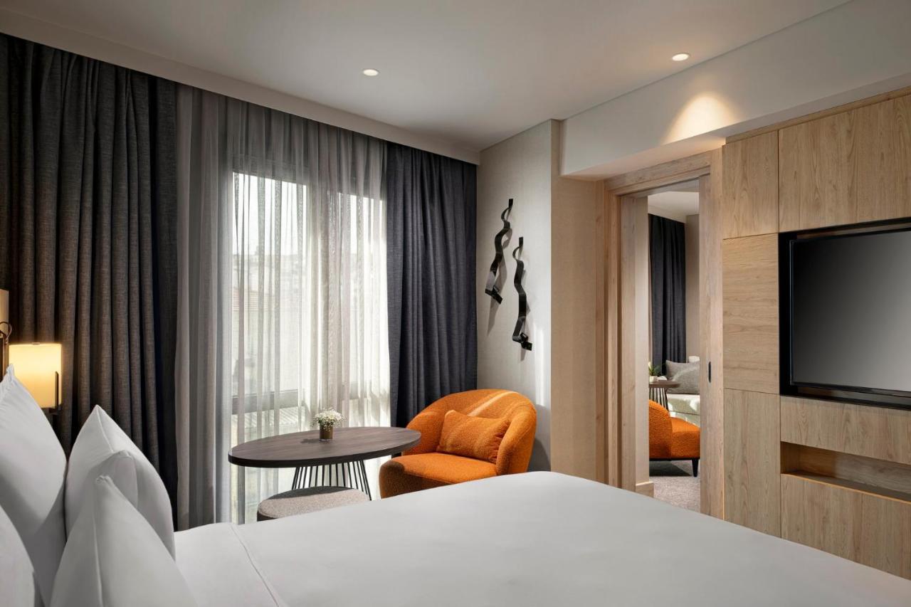 Junior King Suite with Sofa Bed
