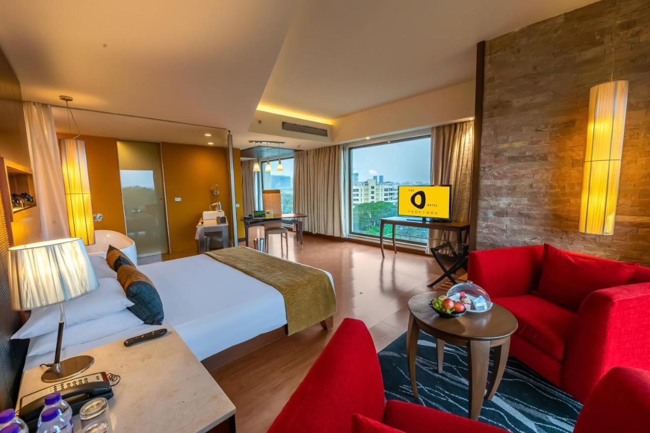 Suite with Bathtub with Complimentary 2 way Airport Transfer , 15% discount on Food & Soft Beverages and 10% discount on Laundry Services