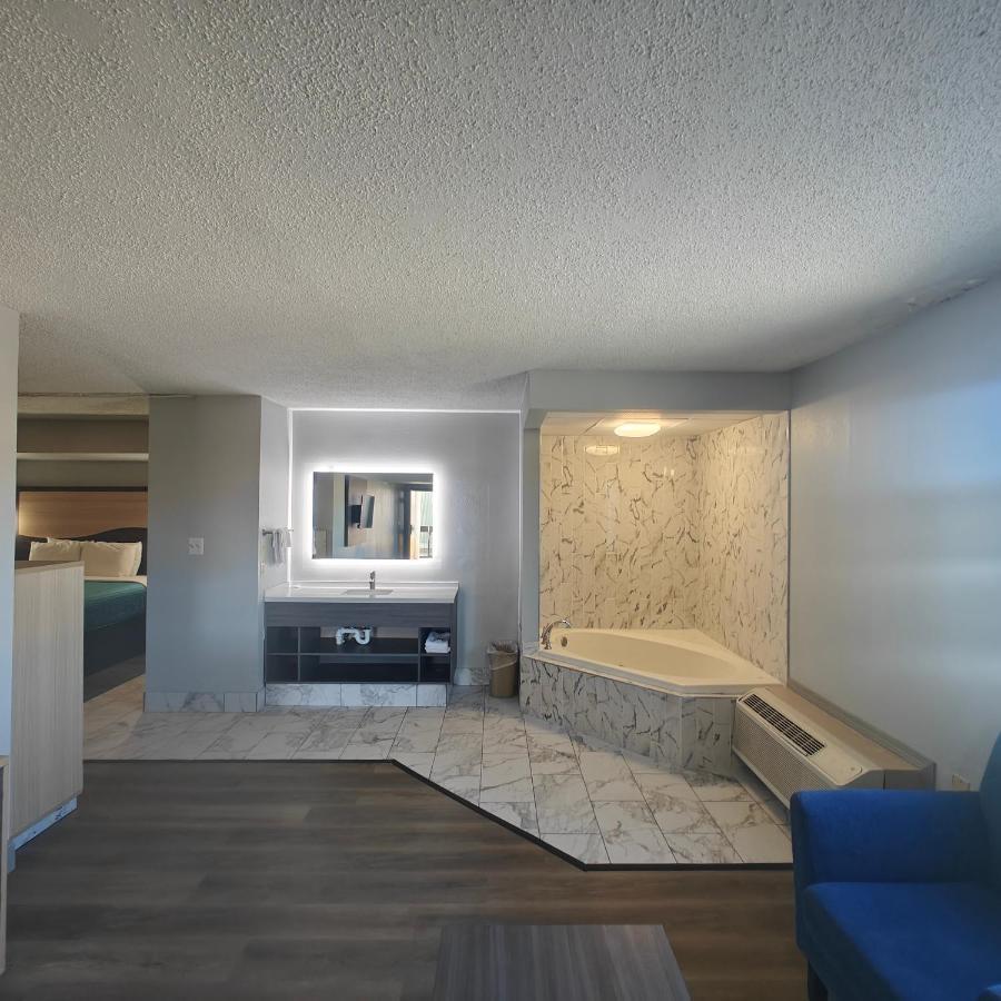 Deluxe King Suite with Spa Bath
