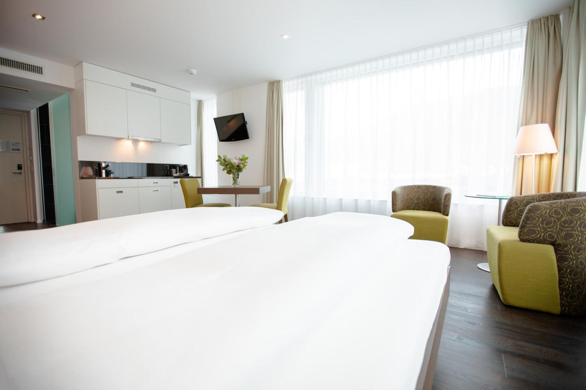 Deluxe Room Twin Beds