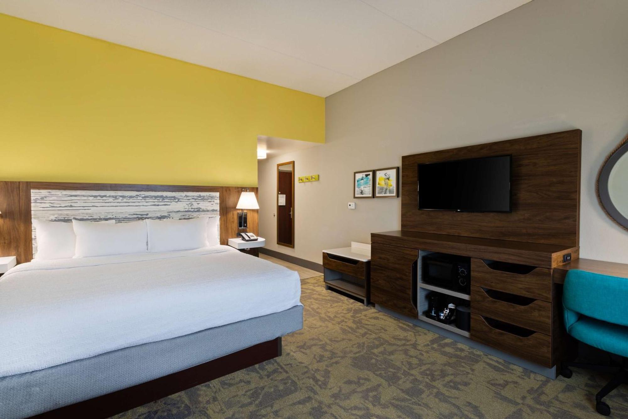 King Room with King Bed - Non-Smoking