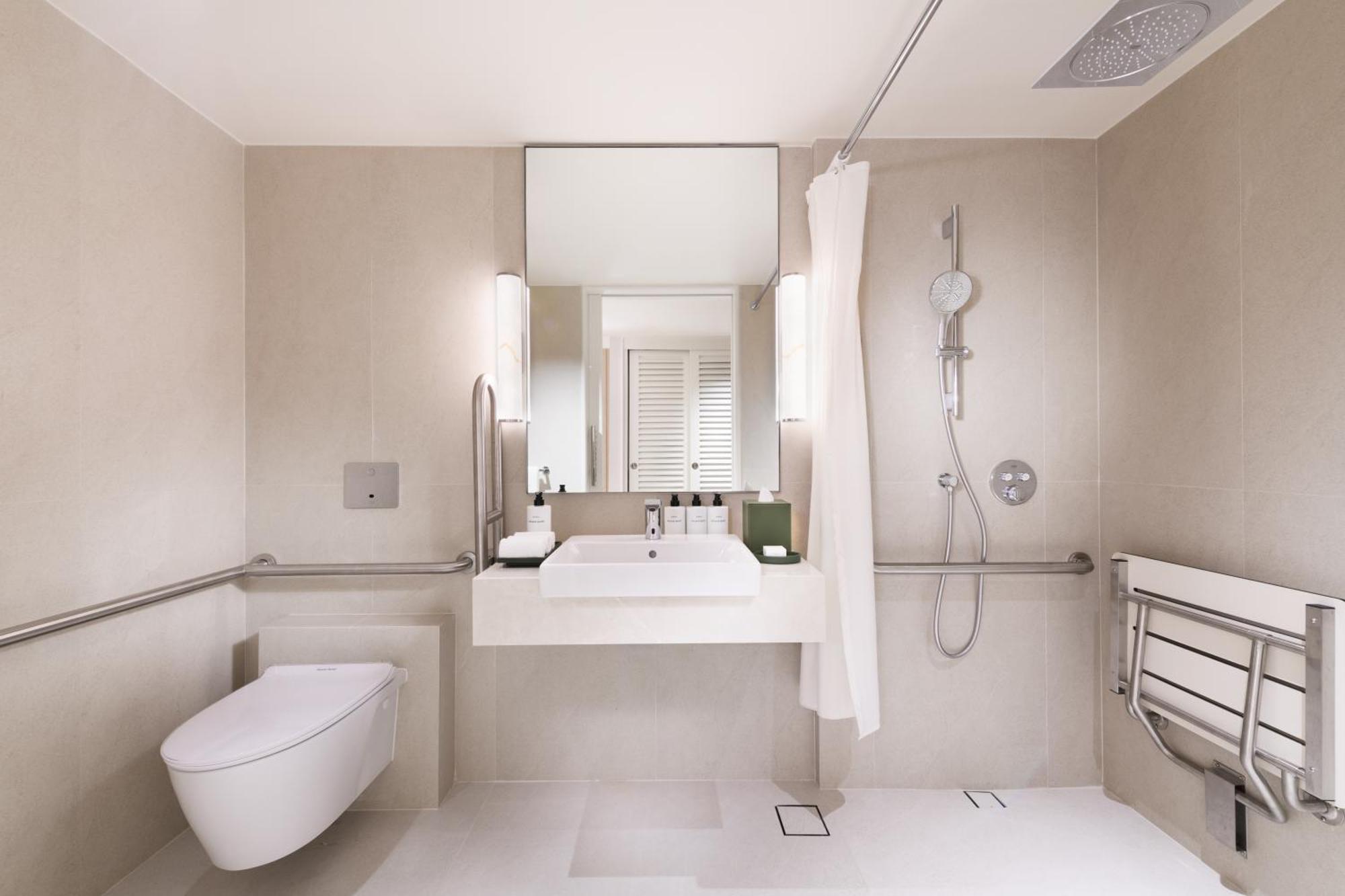 King Room - Mobility Accessible
