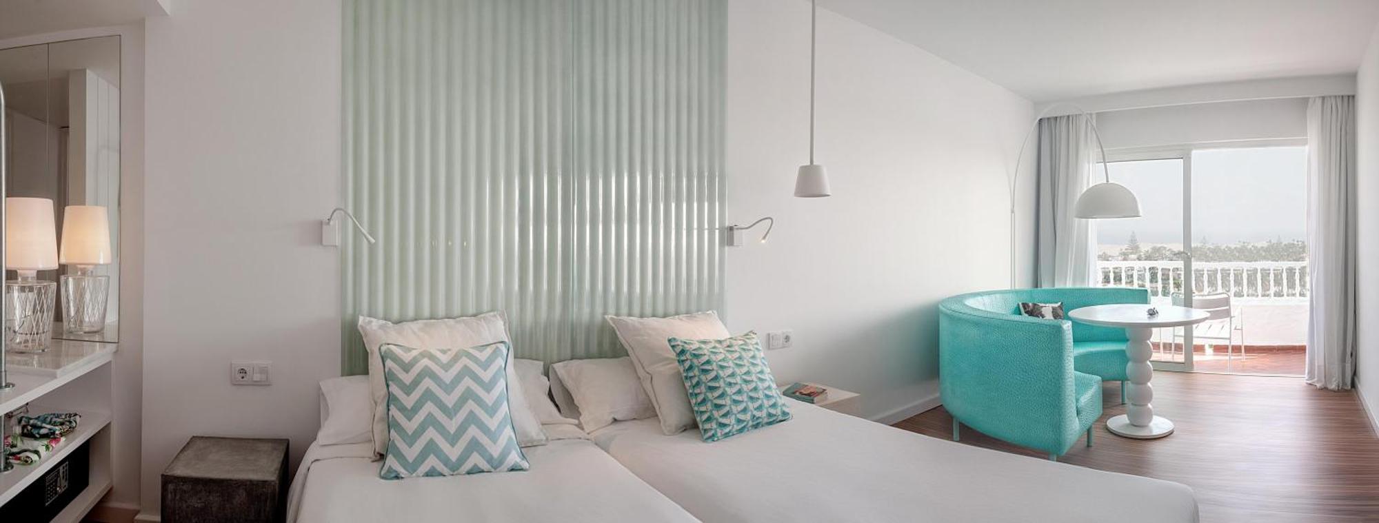 Superior Room with Balcony and partial Sea View