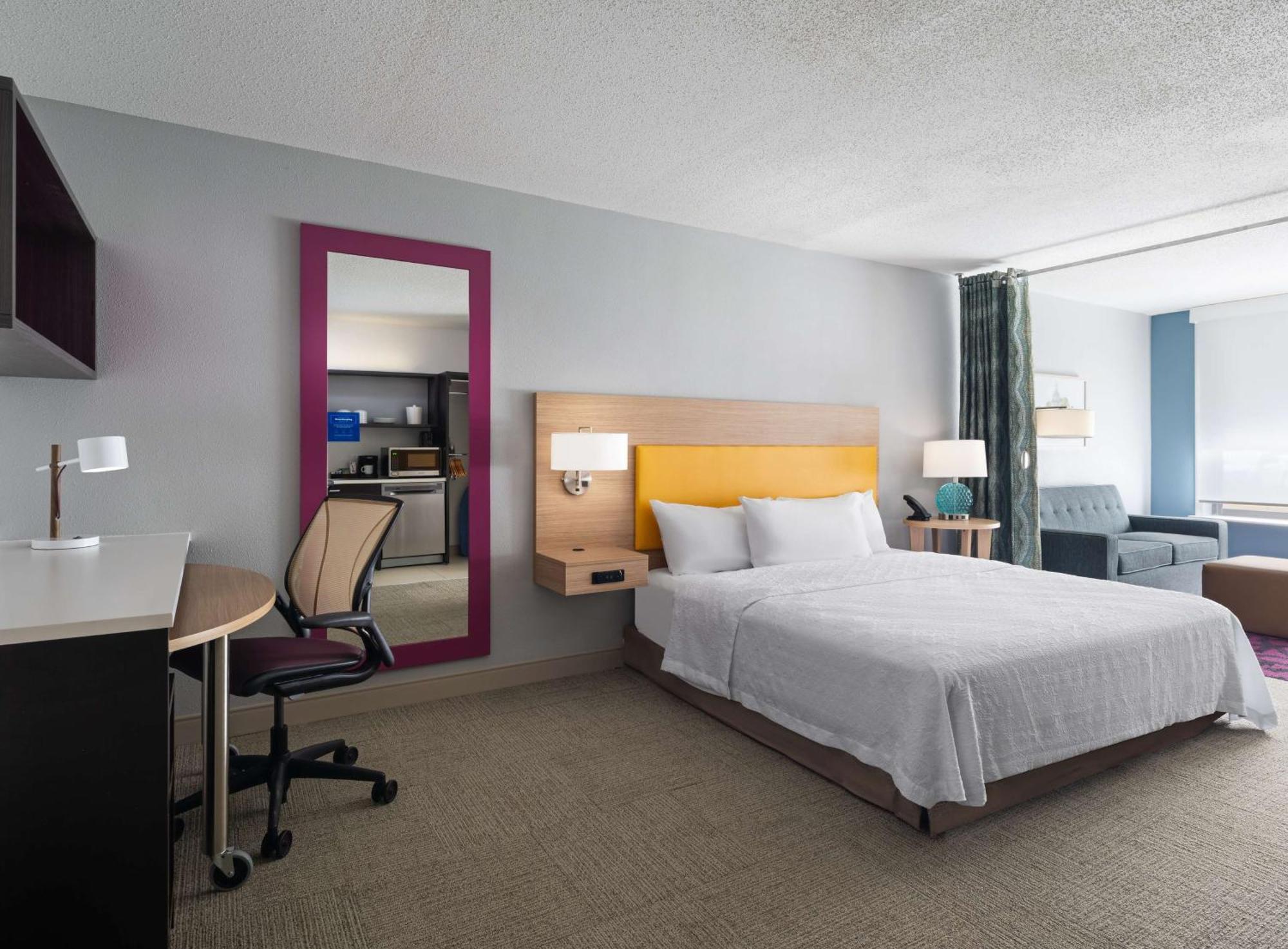 King Studio Suite with Tub - Mobility/Hearing Accessible
