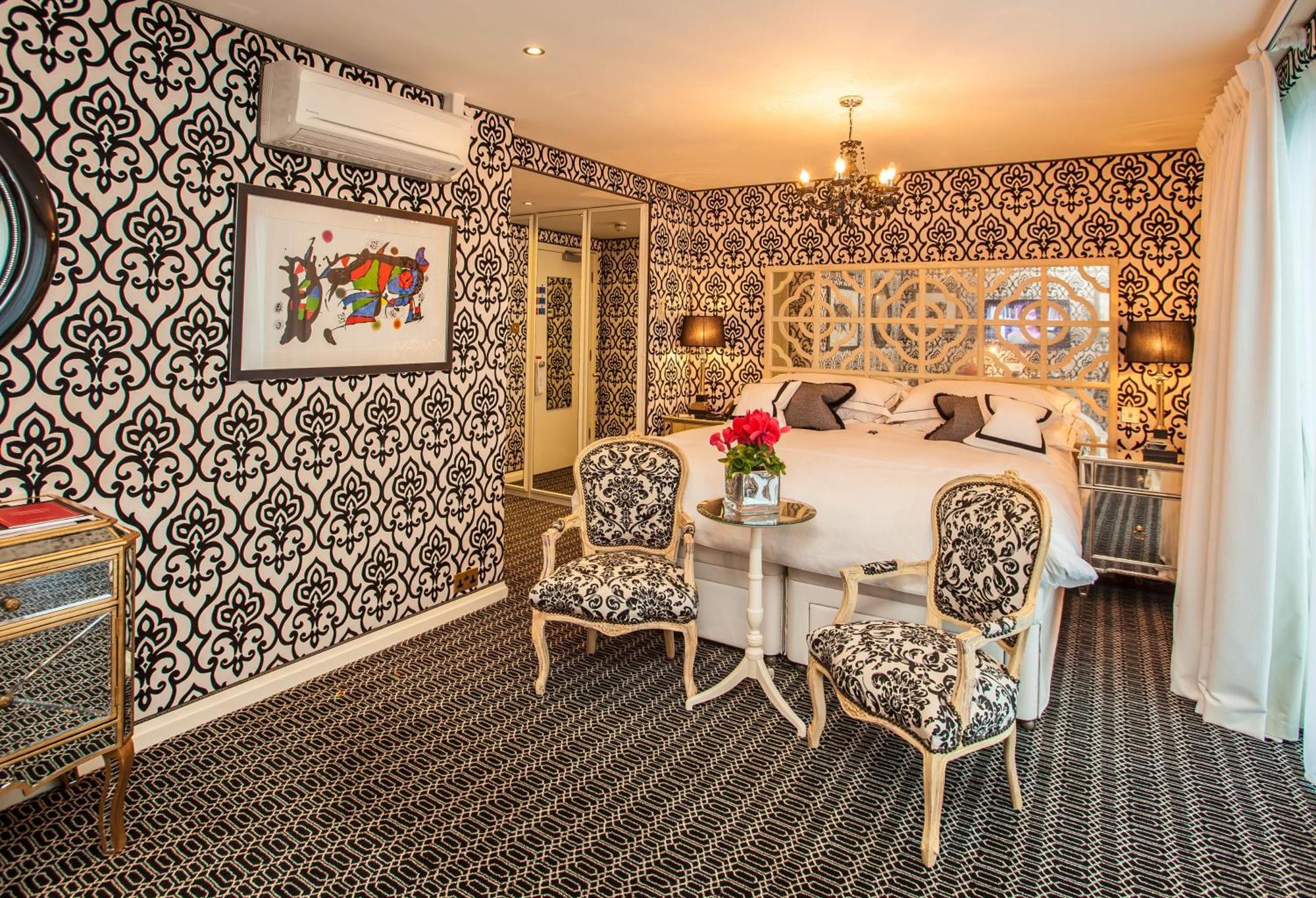 Superior King or Twin Room with Sea View