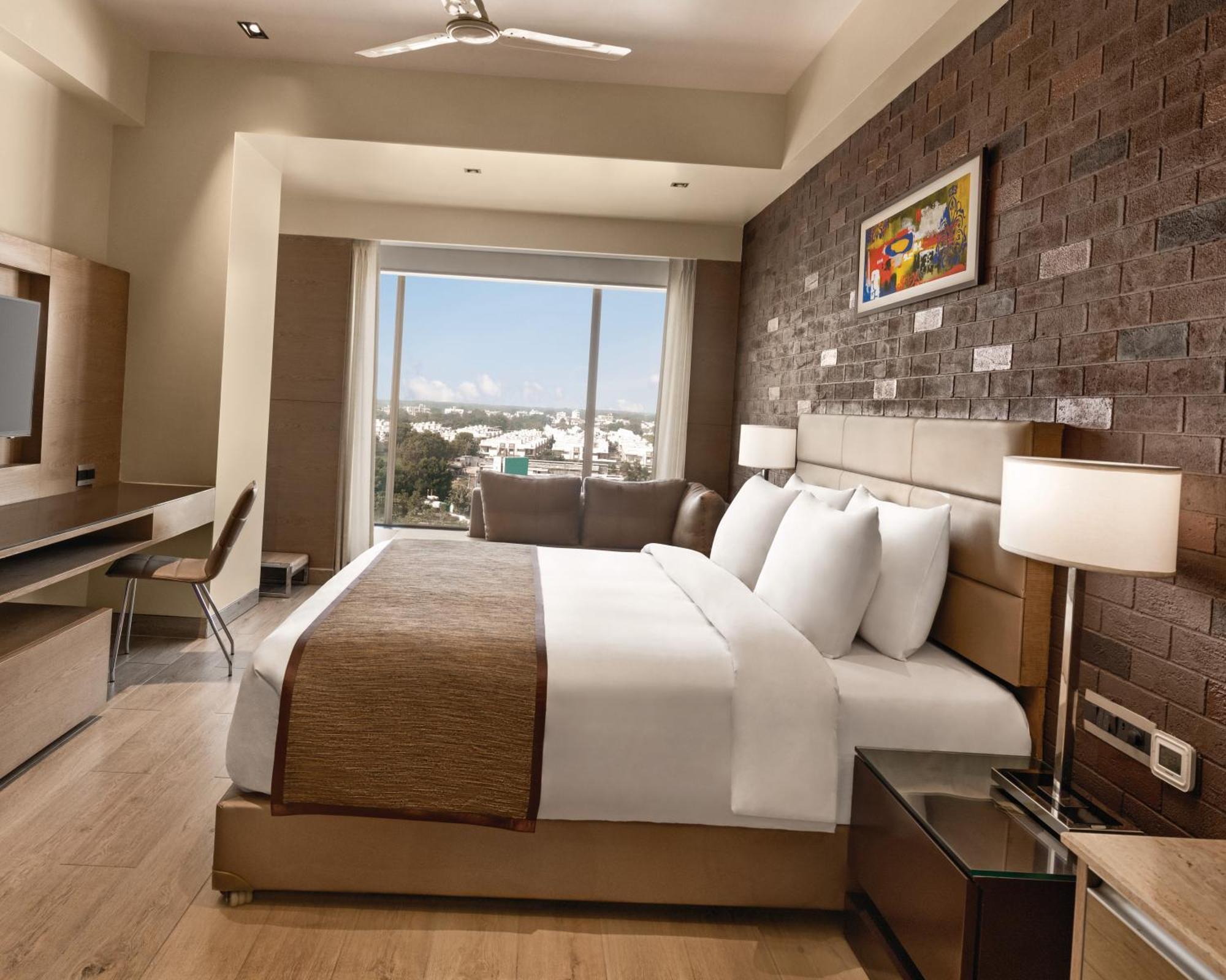 Deluxe Room with One King Bed and City or Garden View - Mobility Accessible/Non-Smoking - 15% Discount on Food & Beverages, 20% Disc on SPA, Comp Early Check-in / Late Check-out 2 hours (Subject to availability) - Comp upgrade (Subject to availabilit