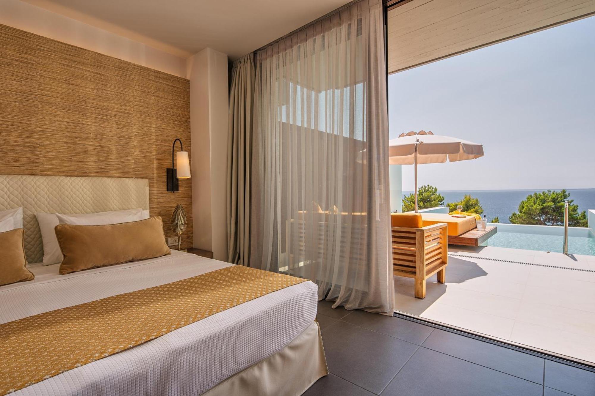 Suite with Infinity Pool