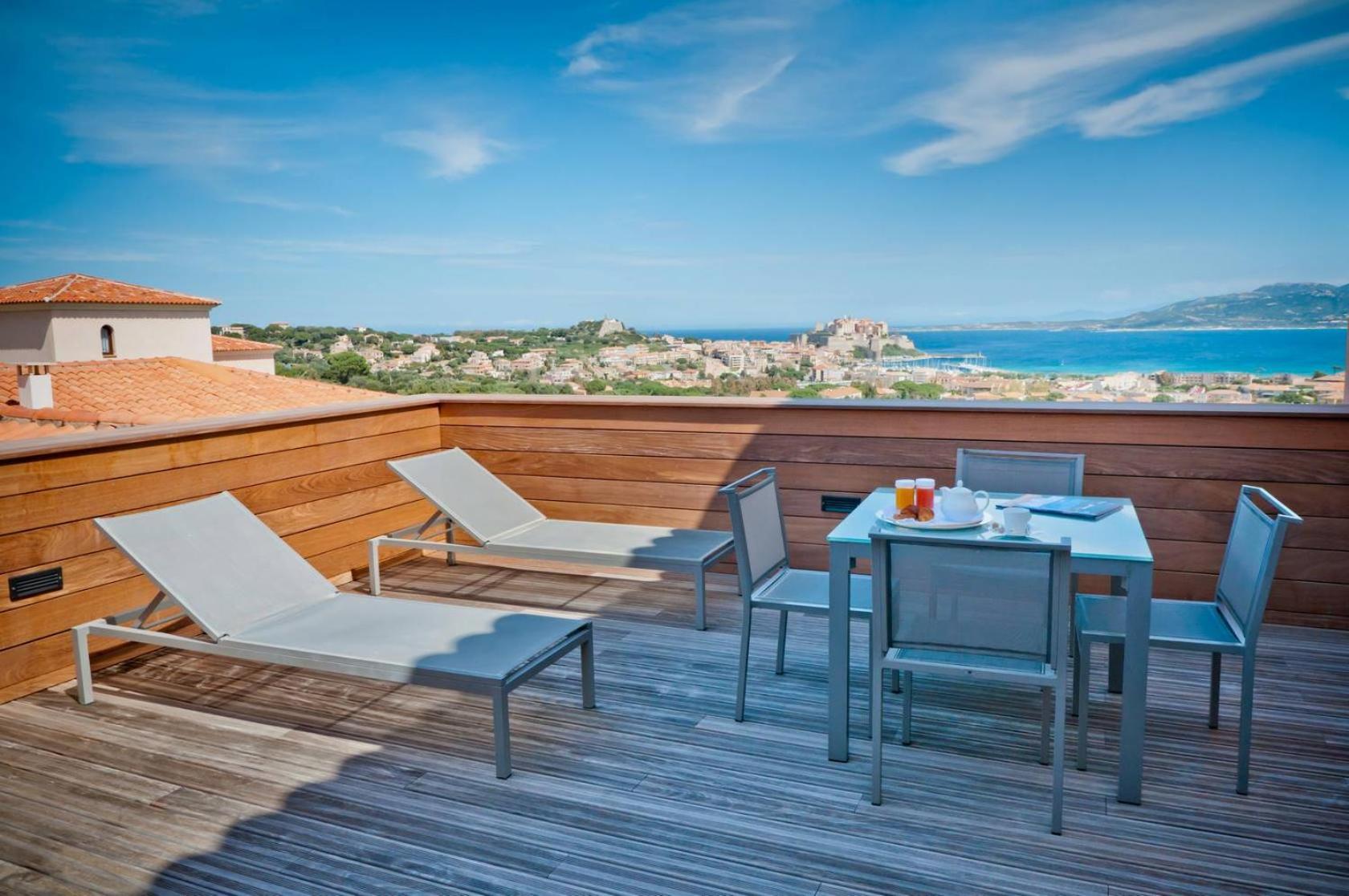 Two-Bedroom Suite and Two Bathrooms with Sea View