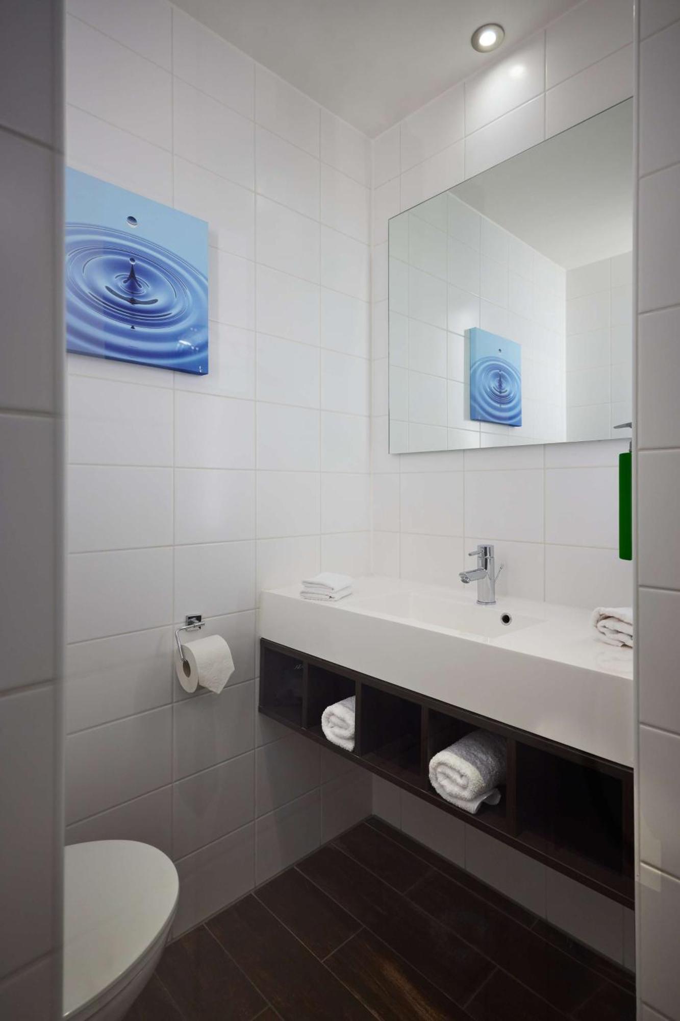 Queen Room - Accessible