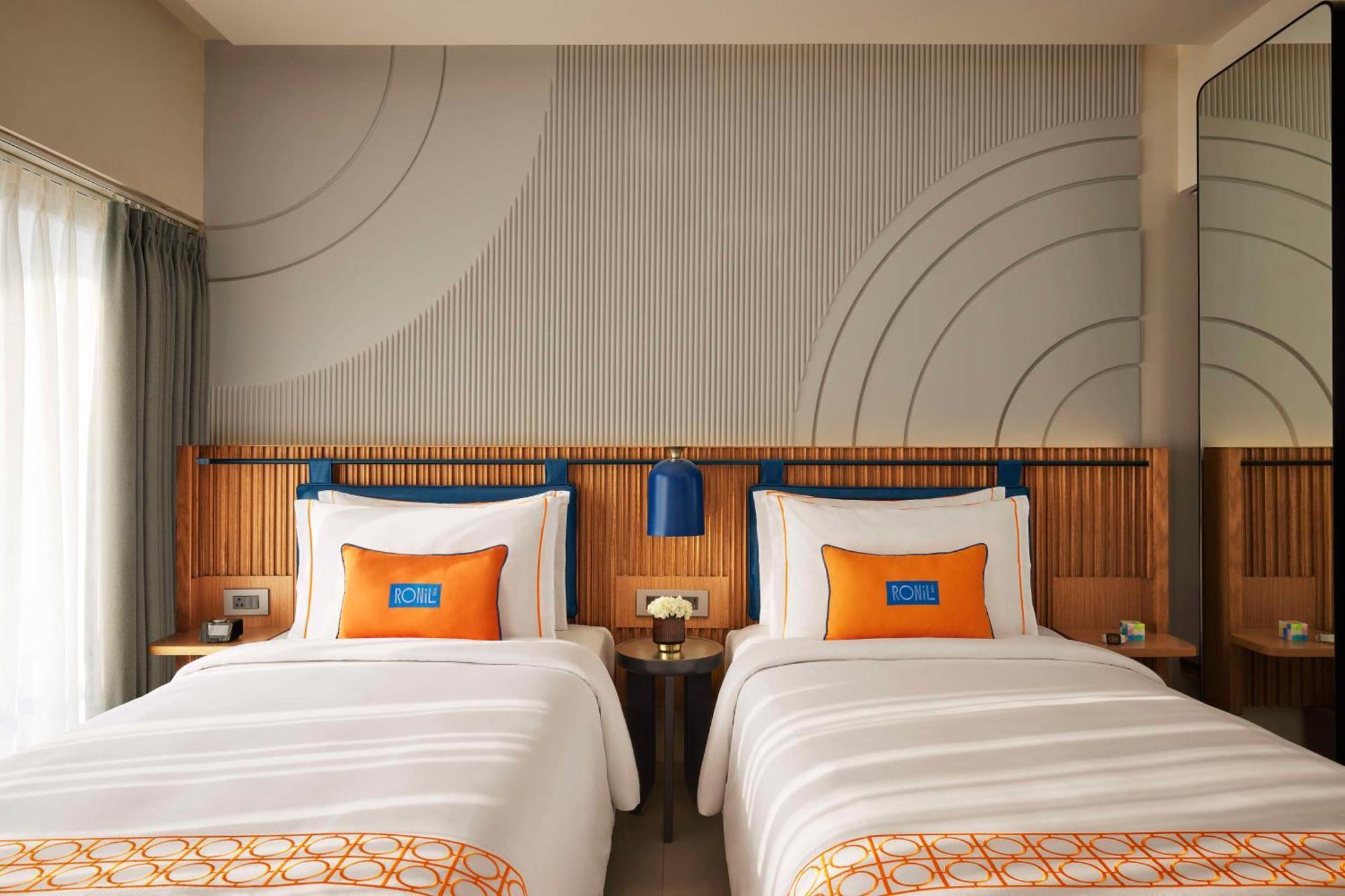Deluxe Twin Room with Balcony  -  Happy Hours 1+1 from 4pm to 7pm at Patrao's