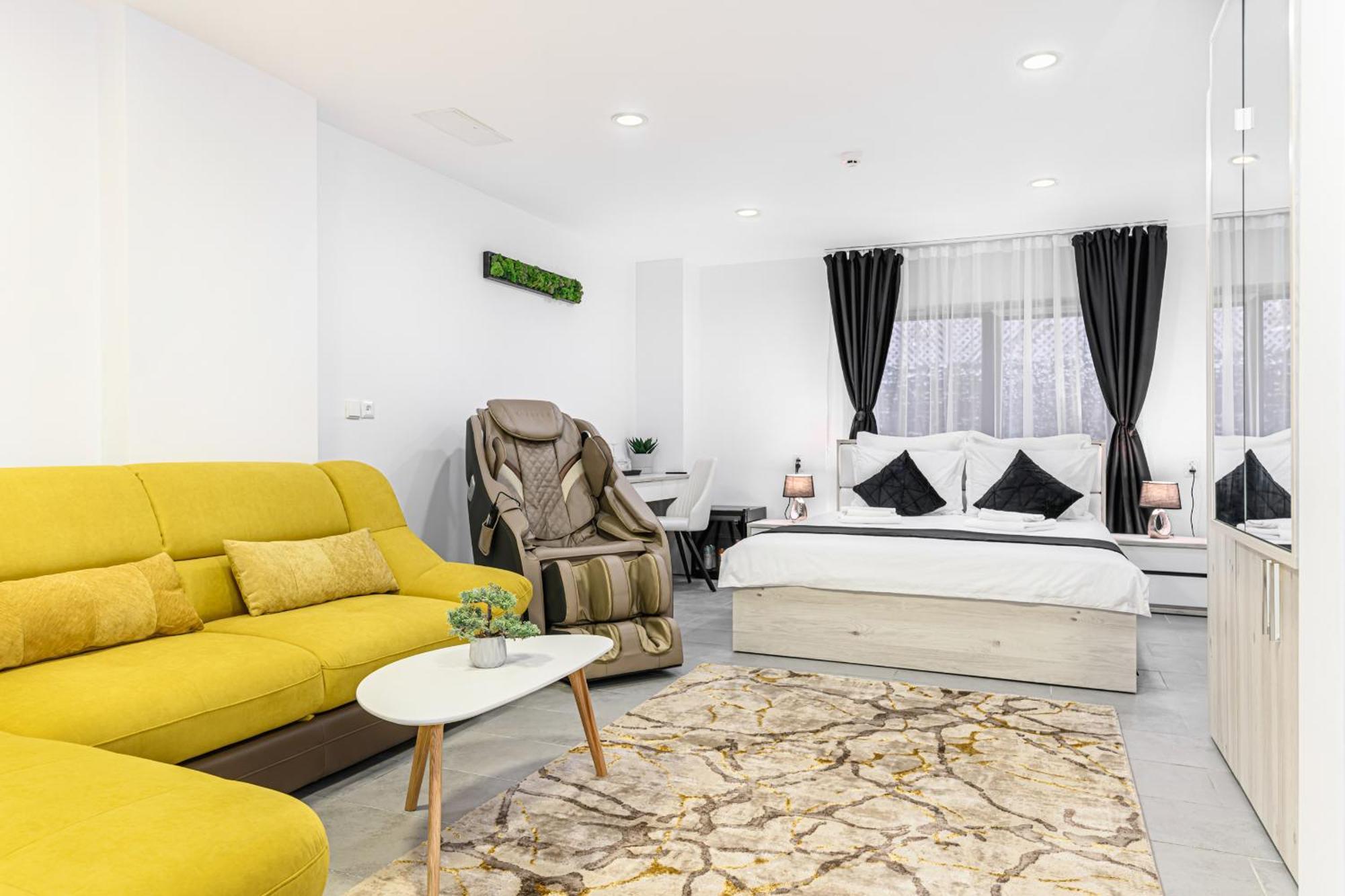 Deluxe Family Room