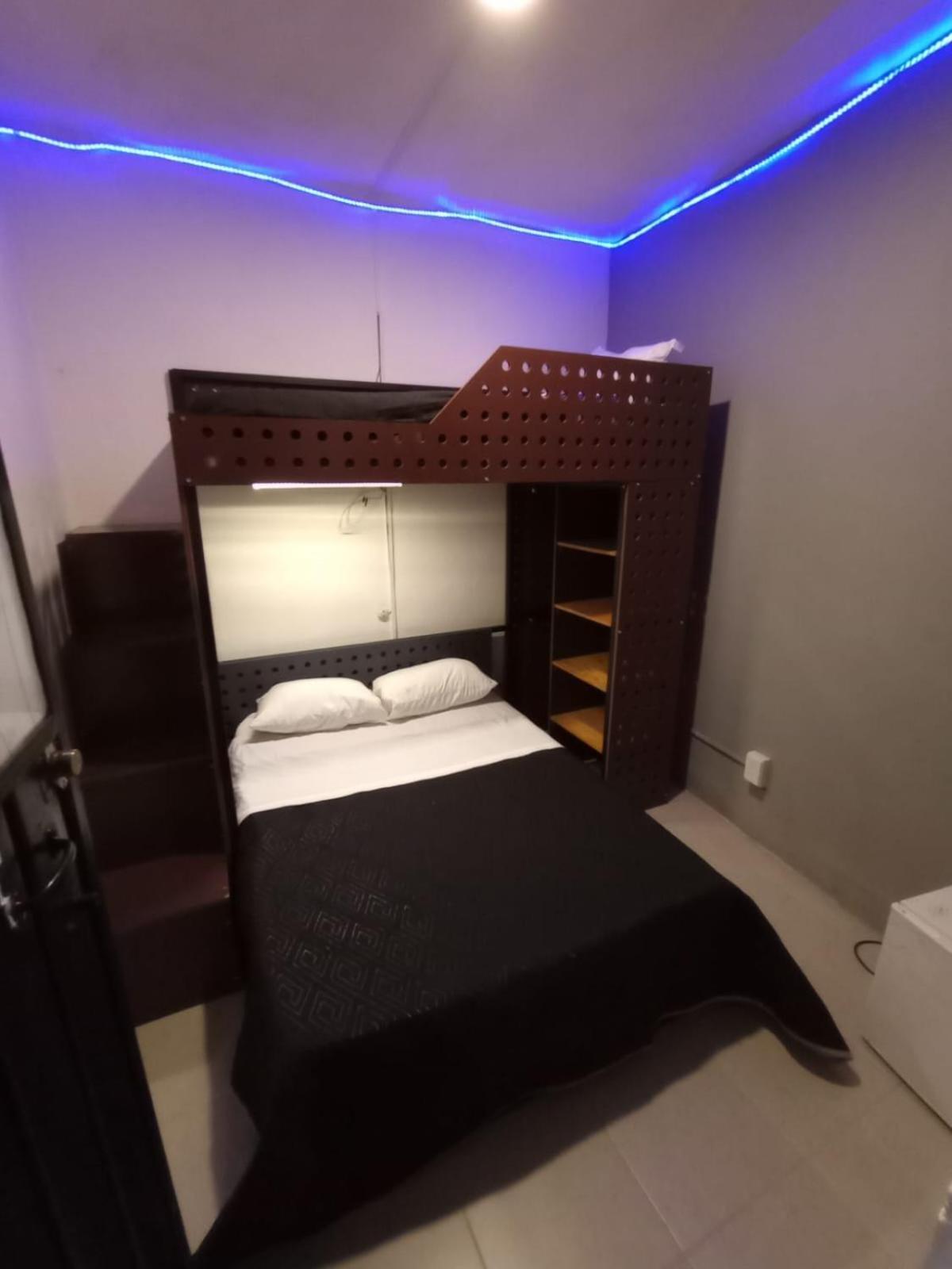 Basic Triple Room with Shared Bathroom