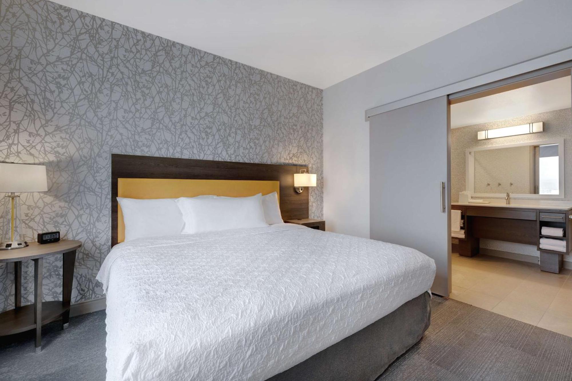 King Room with Bath Tub - Disability Access/Non-Smoking