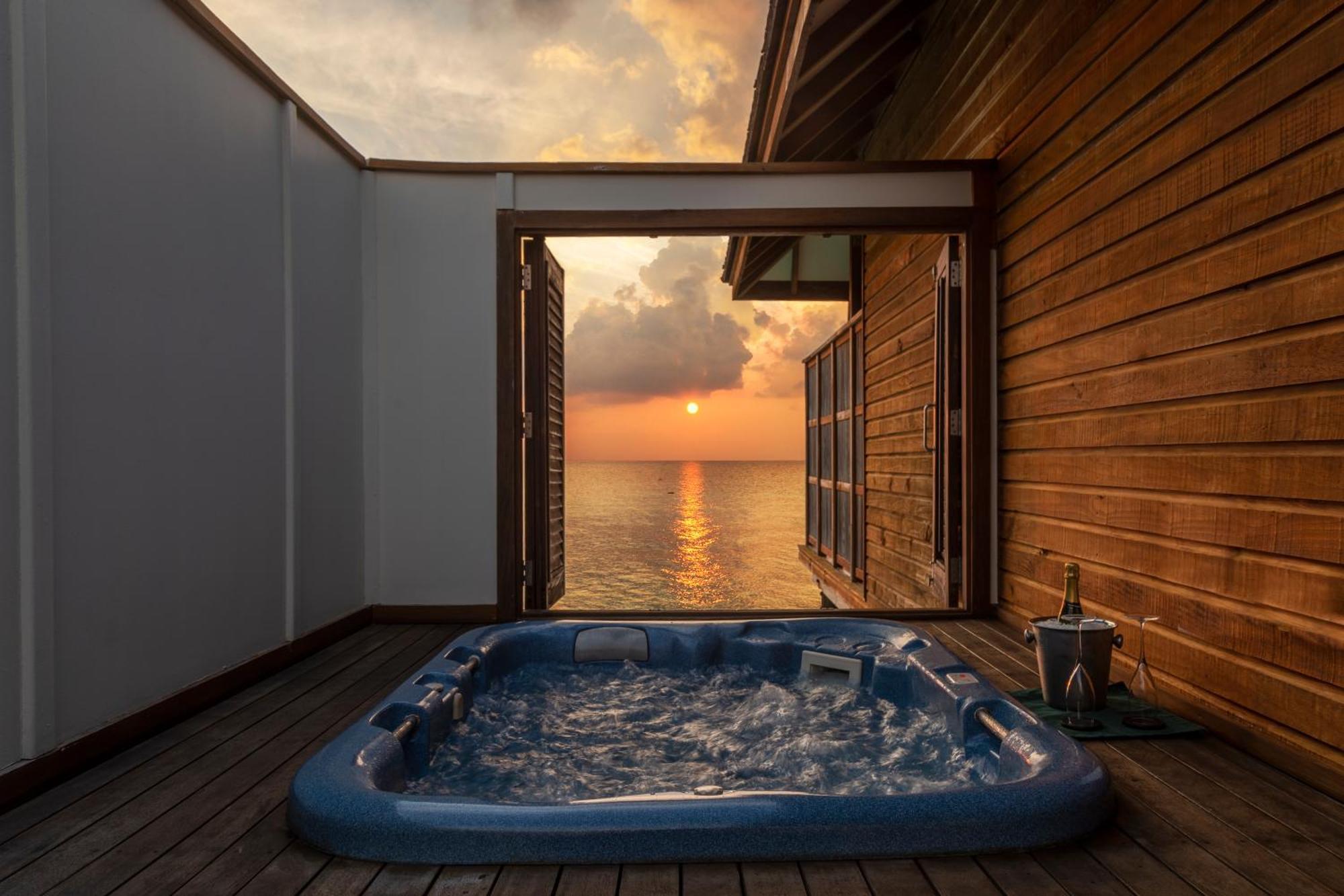 Ocean Jacuzzi Villa
