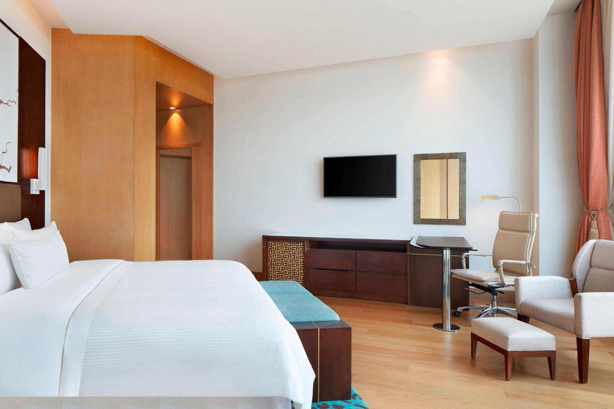 Club Room with Lounge Access, 1 Way Airport Transfers, INR 1,200 Hotel Credit per stay, 20% F&B Discount & Happy Hours (1 + 1 IMFL - 4 pm to 8 pm at 31/32)