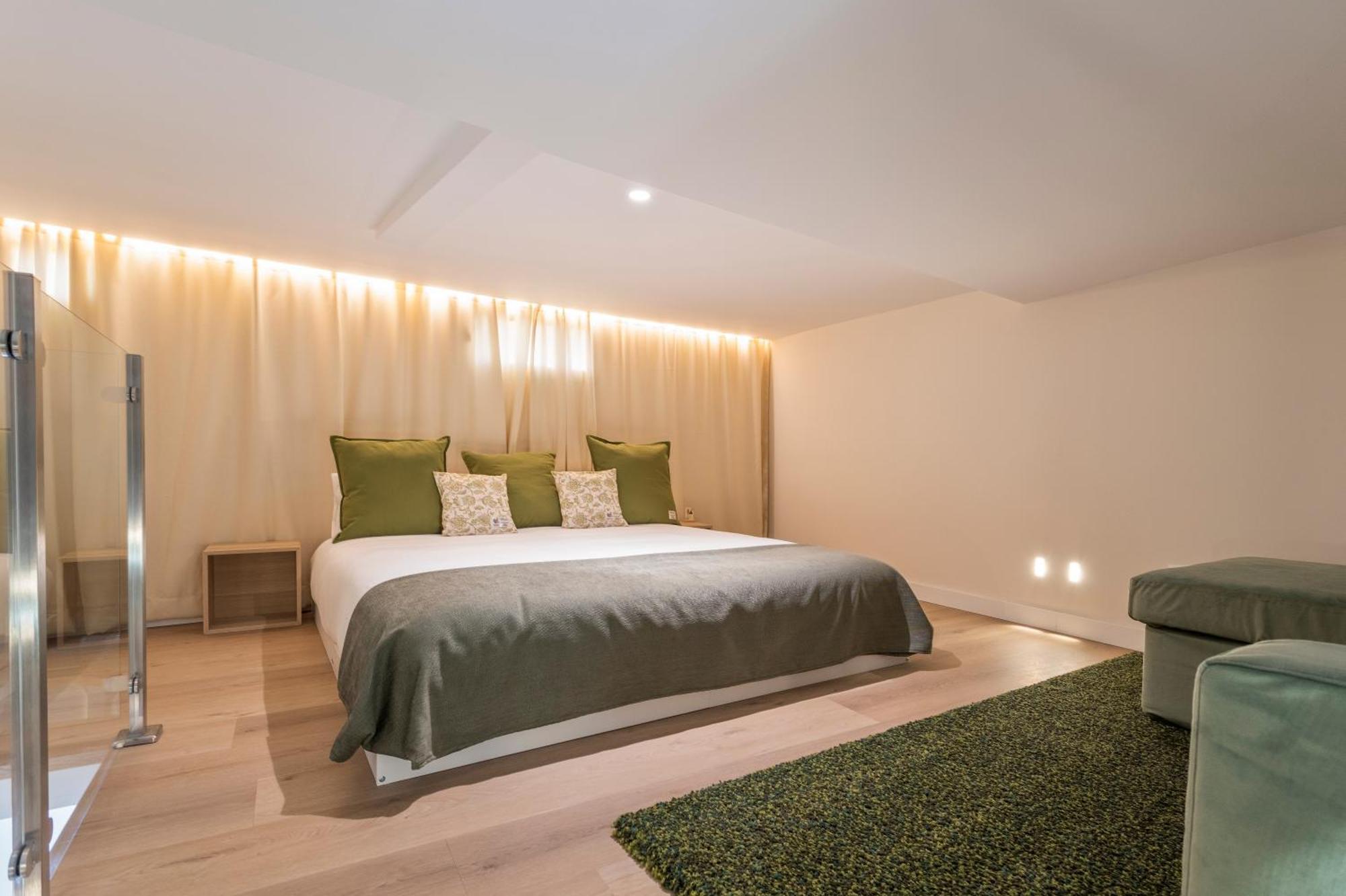 Deluxe Double Room with Bath