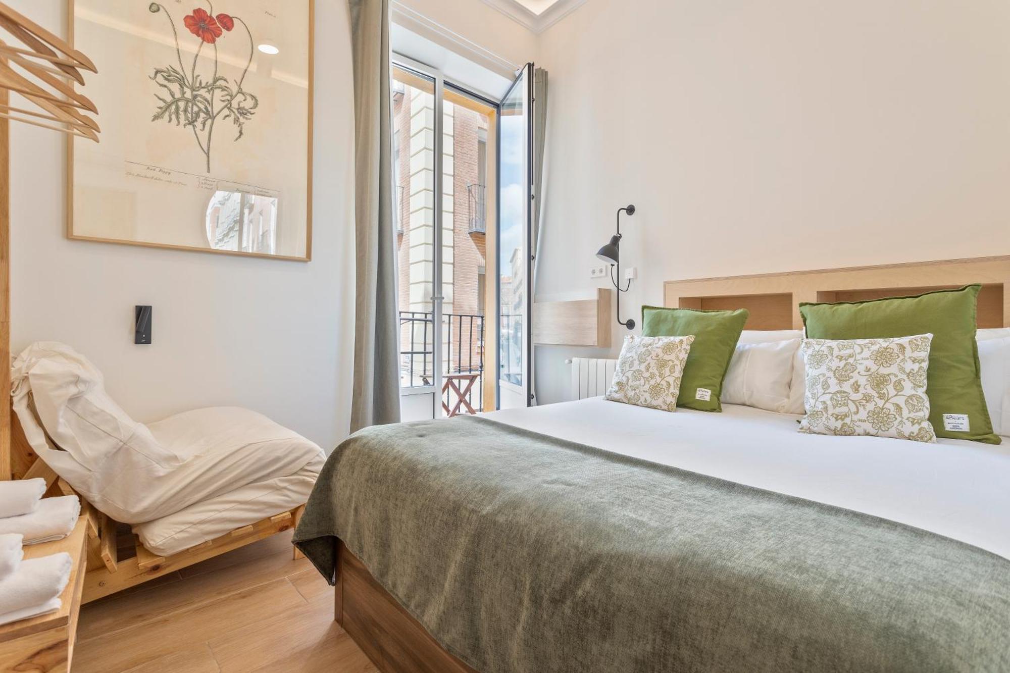 Double Room with Balcony (3 Adults)