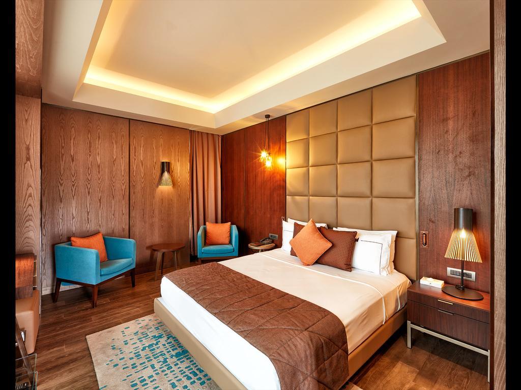 Corner Suite