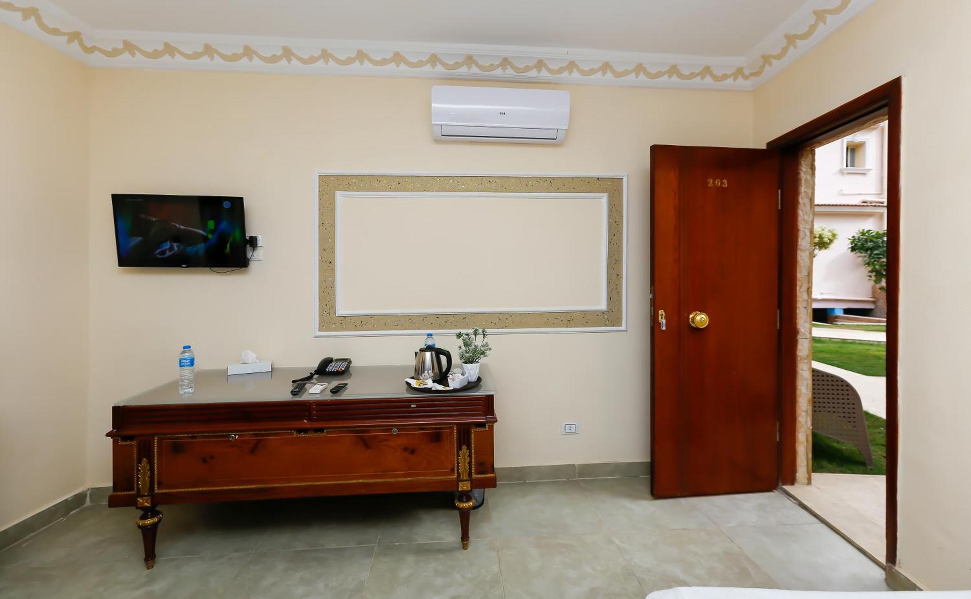 Family Room with Garden View