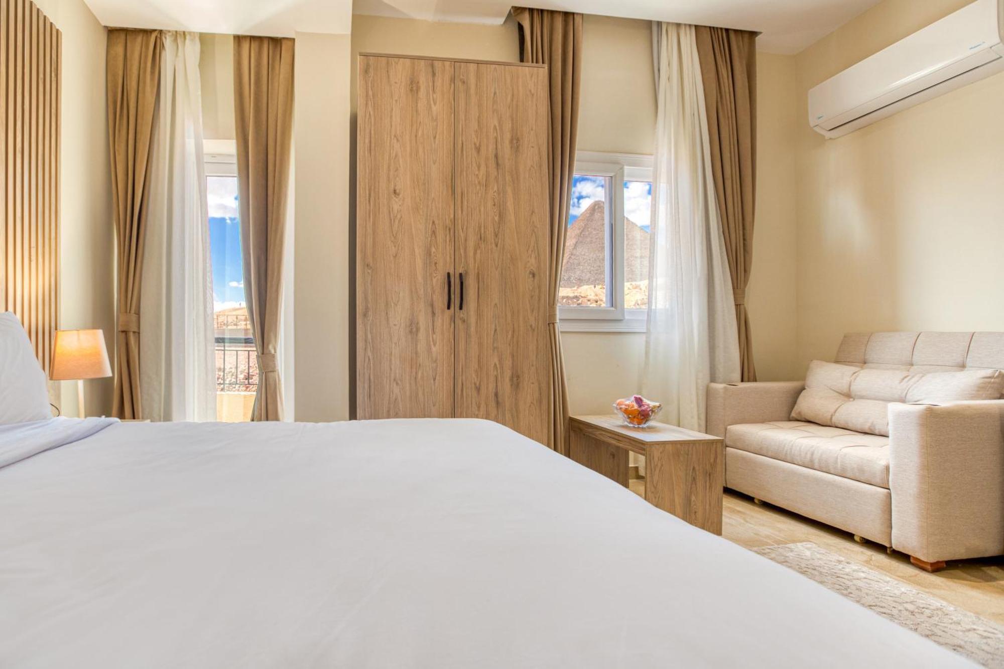 Deluxe Double Room With Panoramic Pyramids View
