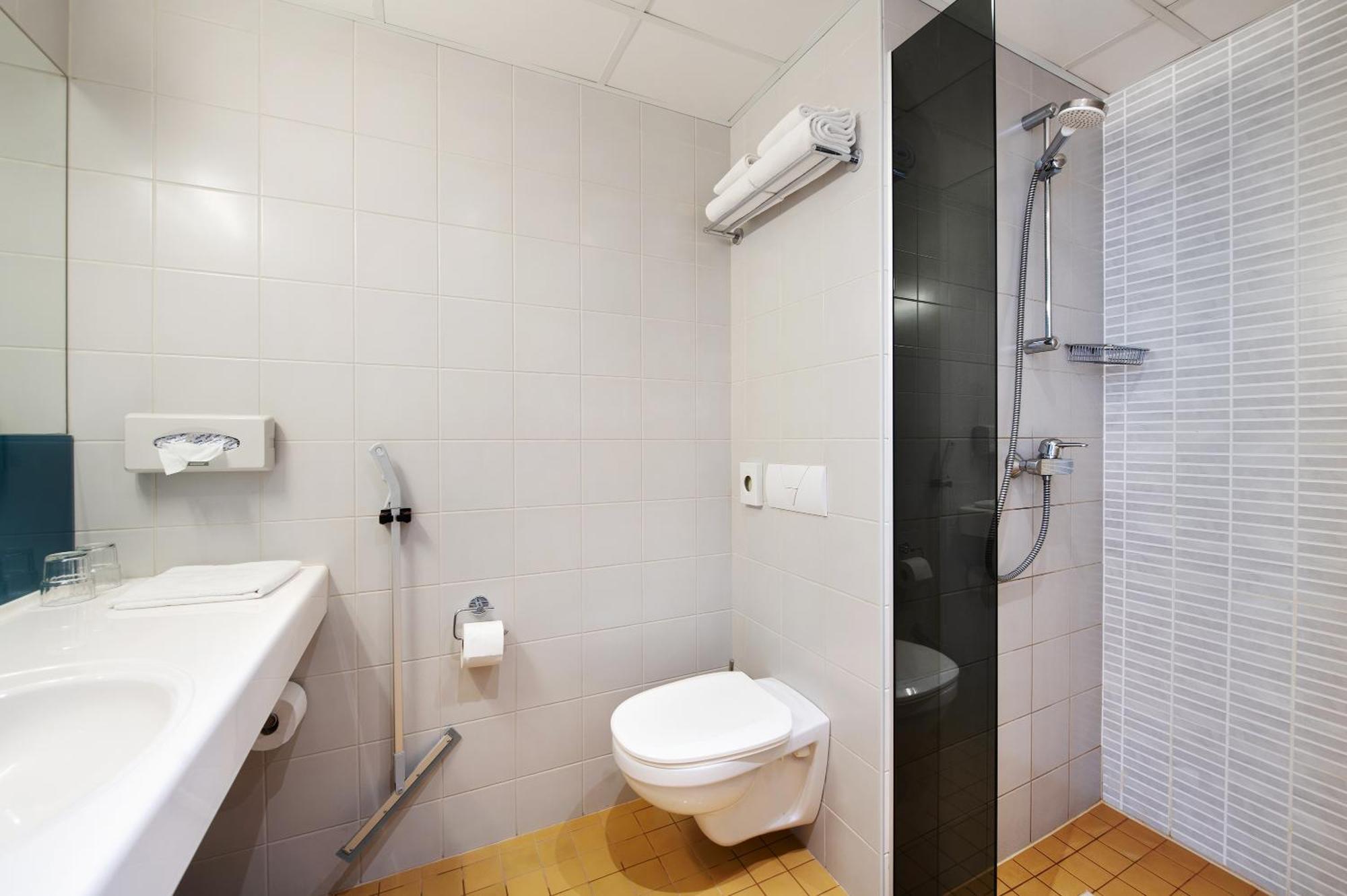 Standard Twin Room without Window