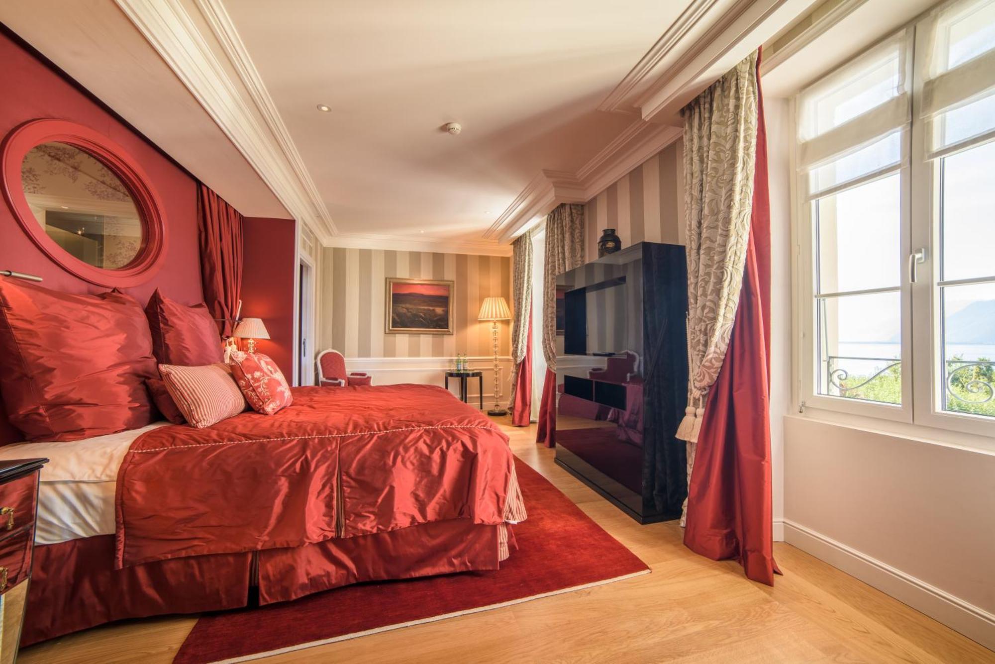 Suite with Lake View
