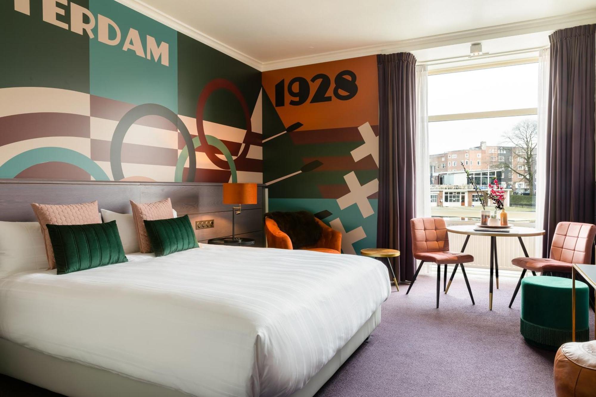 Deluxe King Room with Canal View