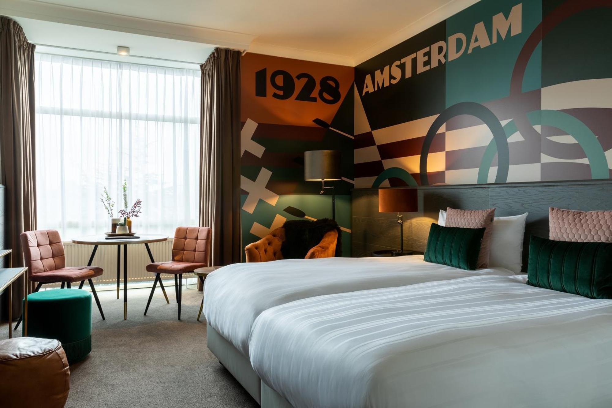 Deluxe Twin Room with Canal View