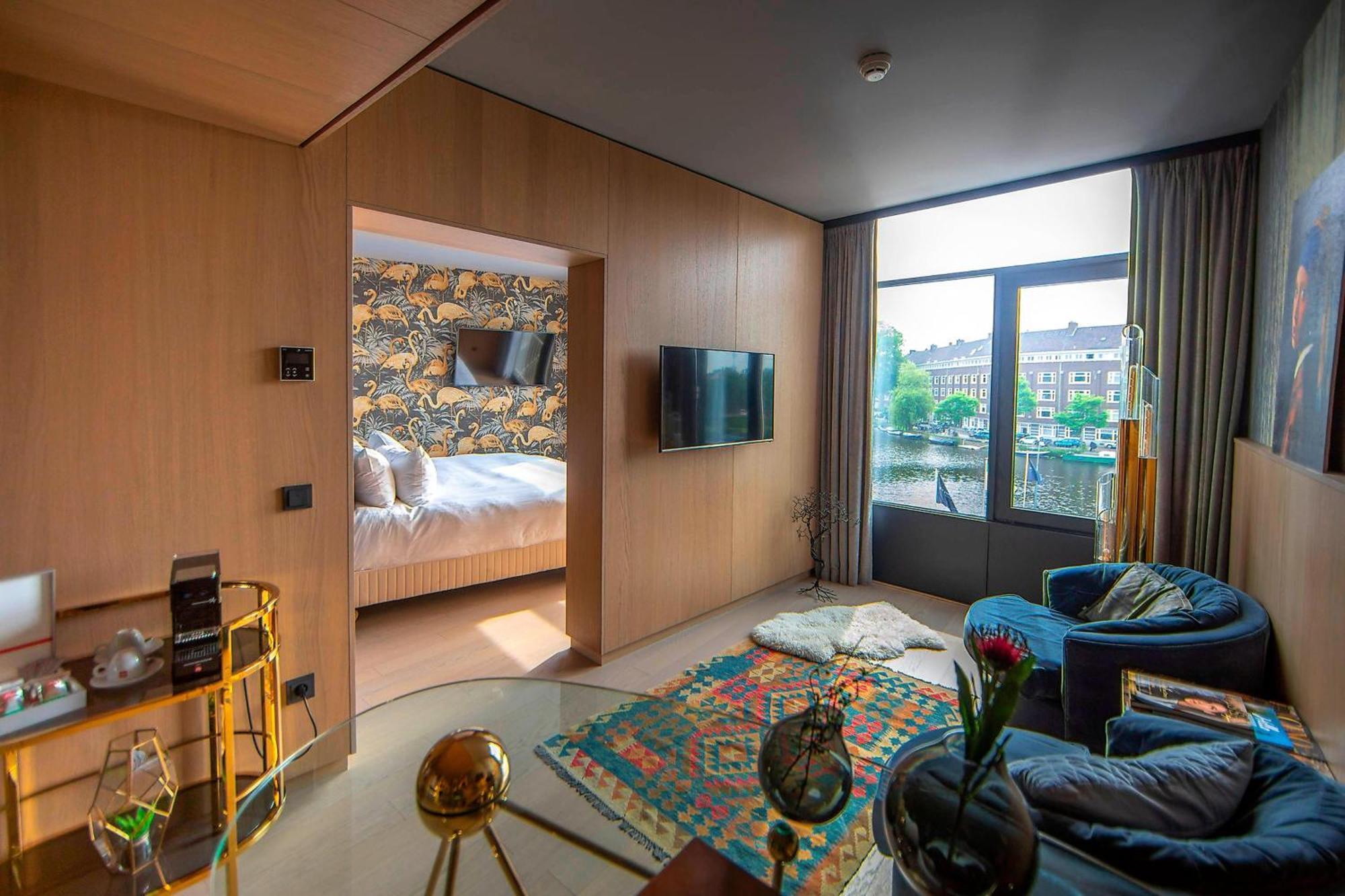 Design King Suite with Canal View