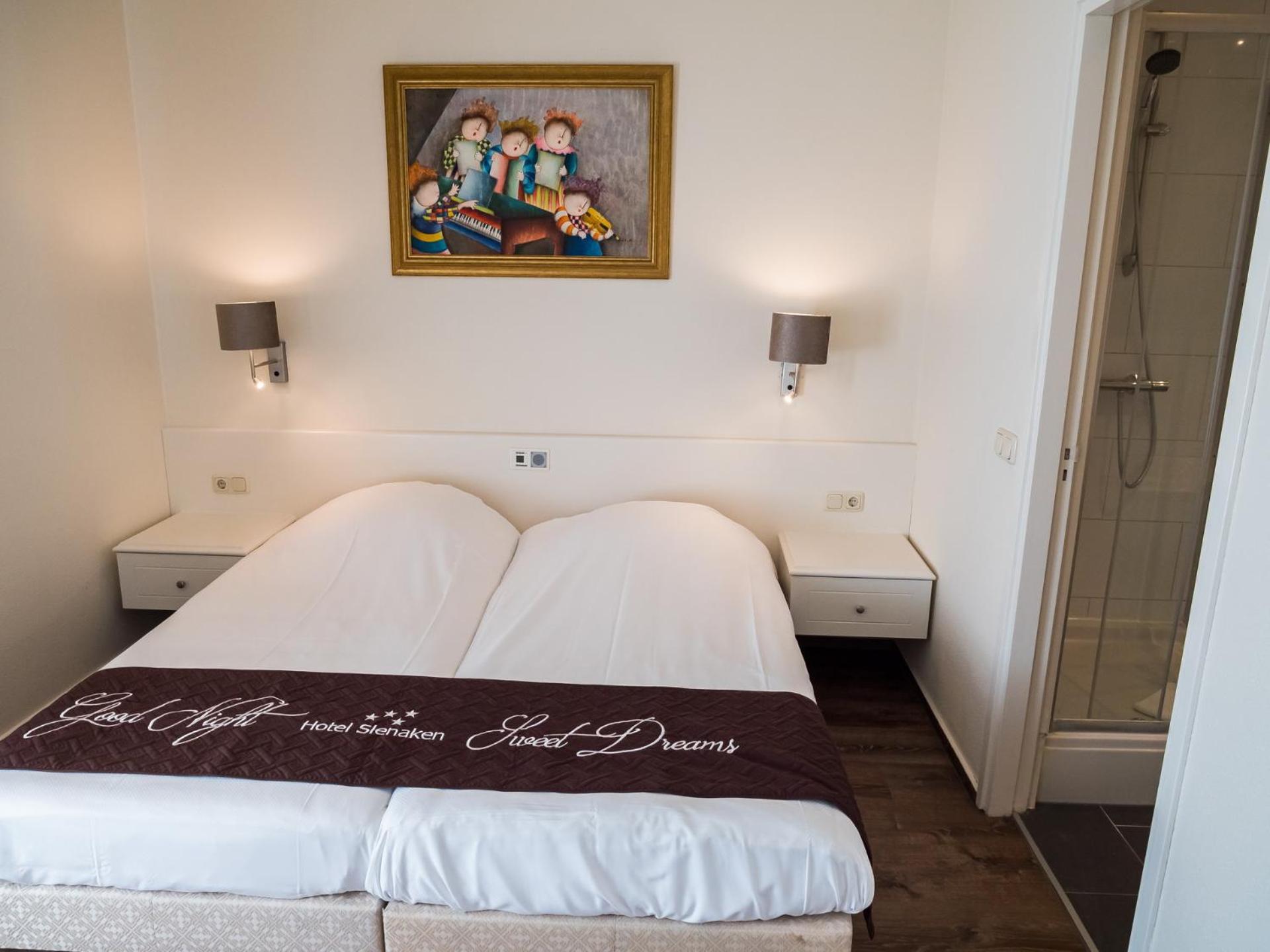 Two-Room Apartment with Four Single Beds, Bath Tub and Shower - Non-Smoking