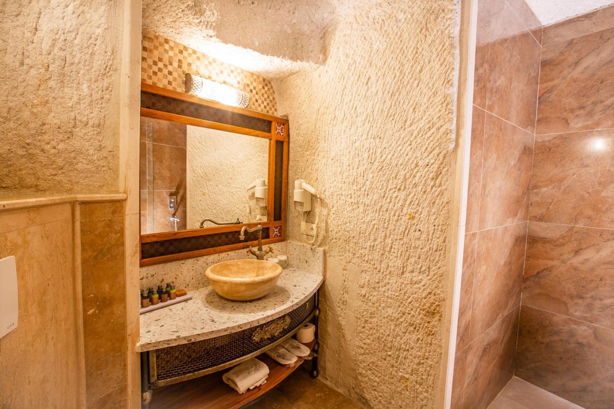Standard Cave Room