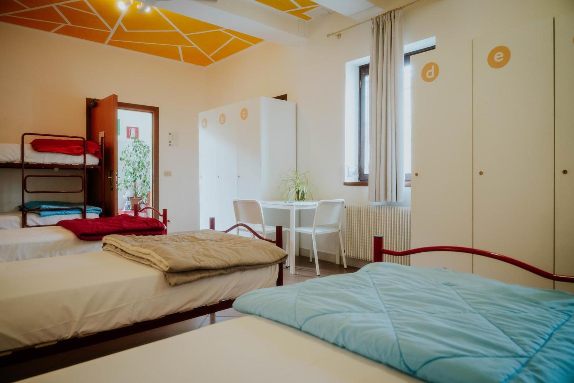 Bed in 7-Bed Mixed Dormitory Room