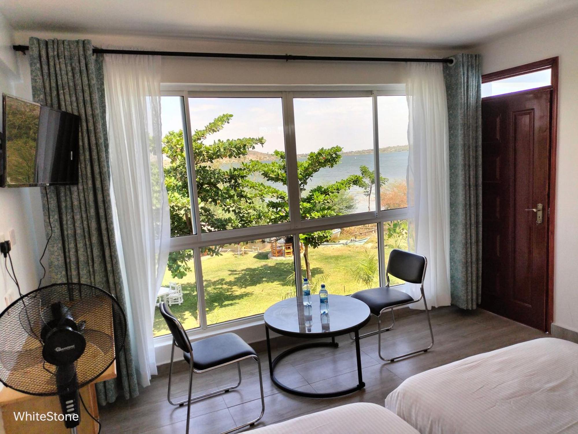 Deluxe Double or Twin Room with Lake View
