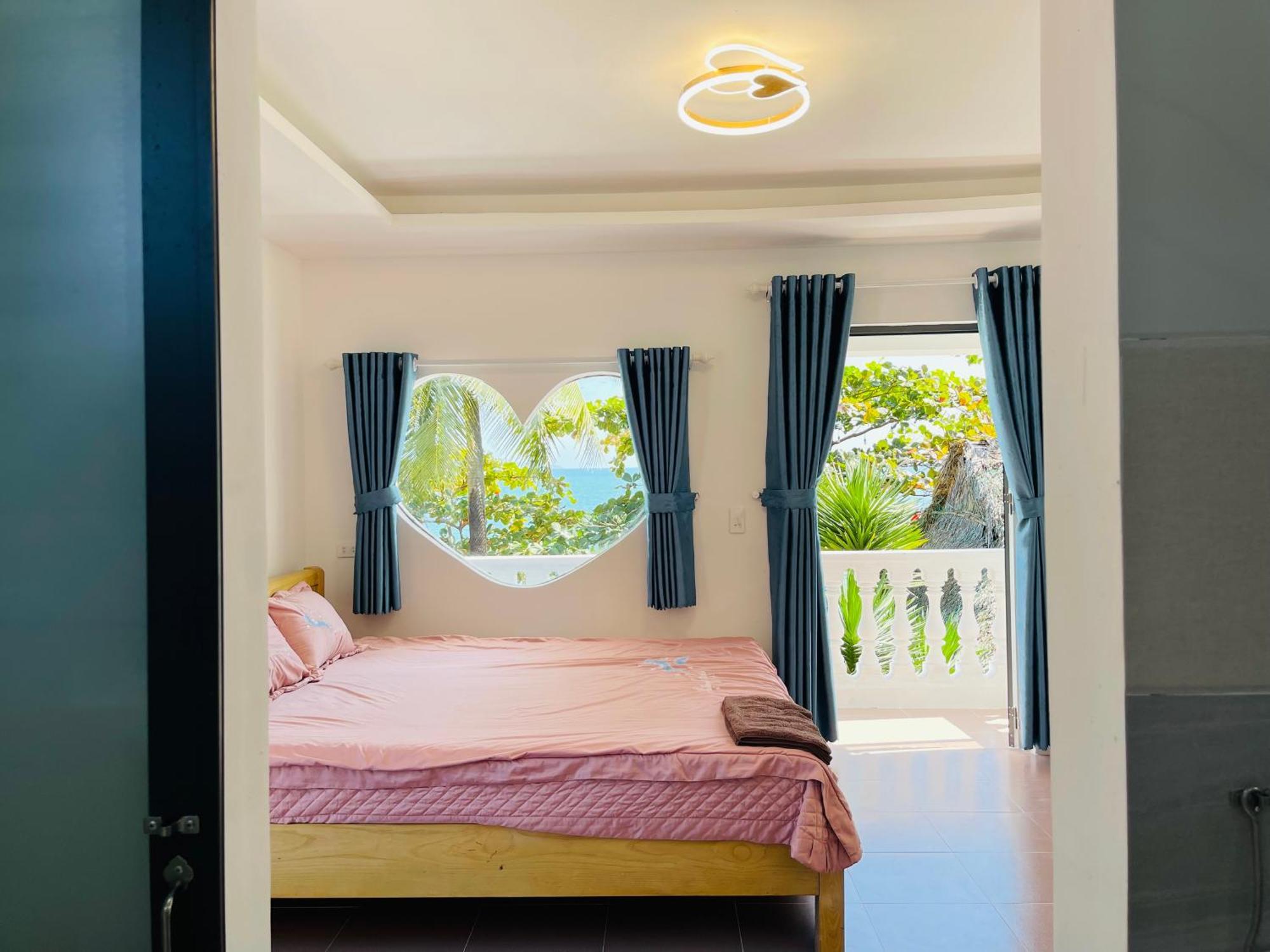 Double Room with Balcony and Sea View