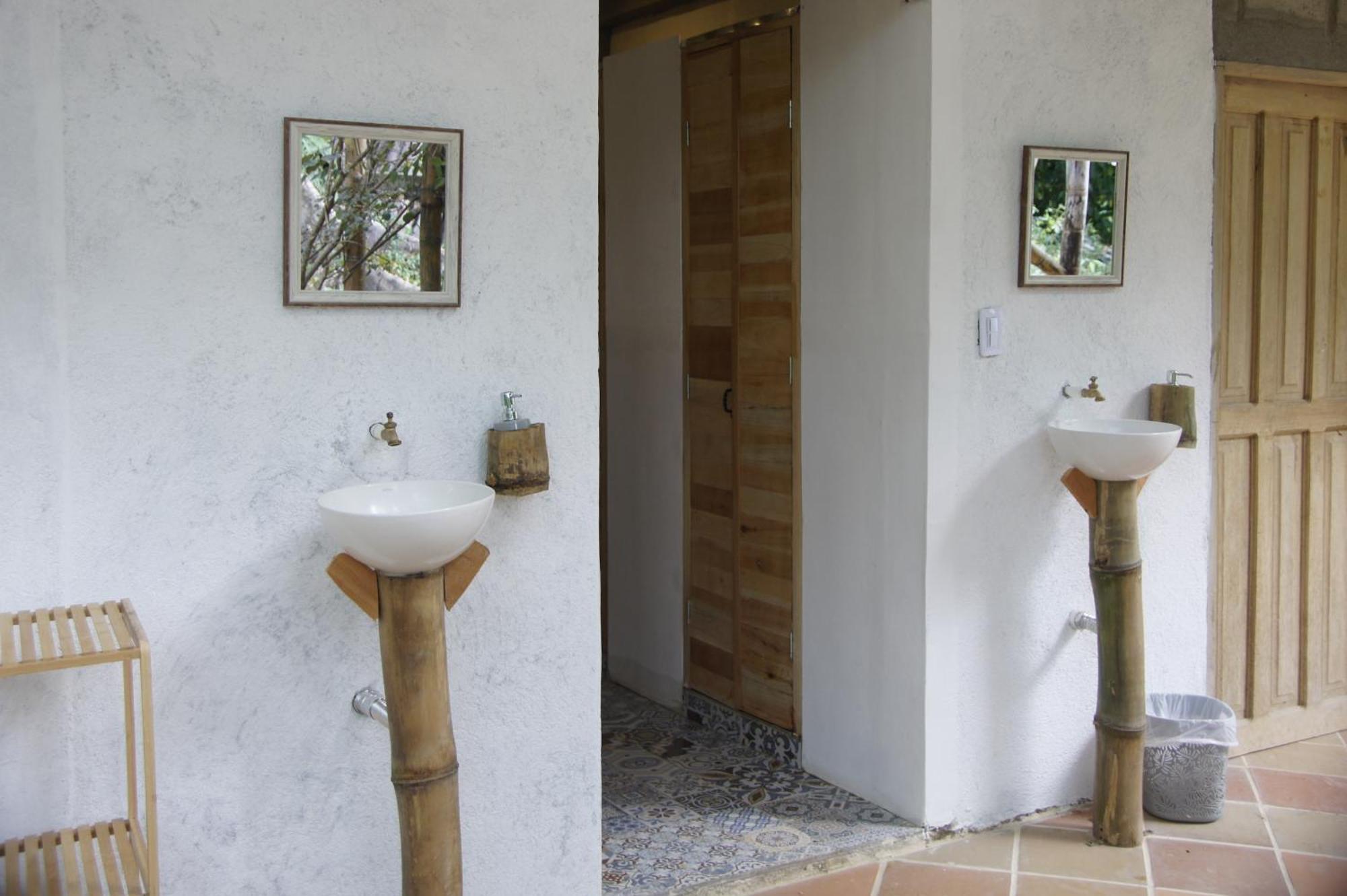 Standard Twin Room with Shared Bathroom