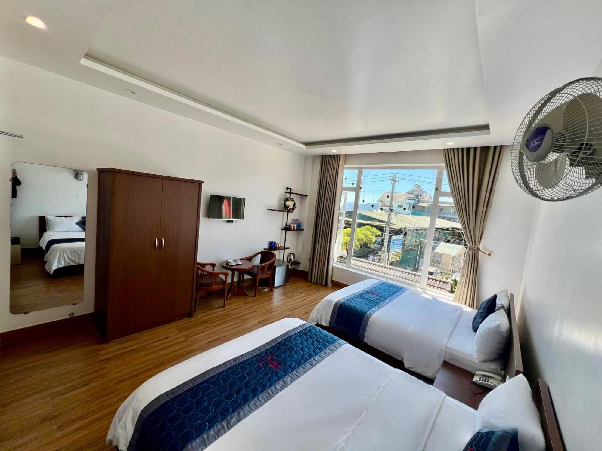 Quadruple Room with Private Bathroom