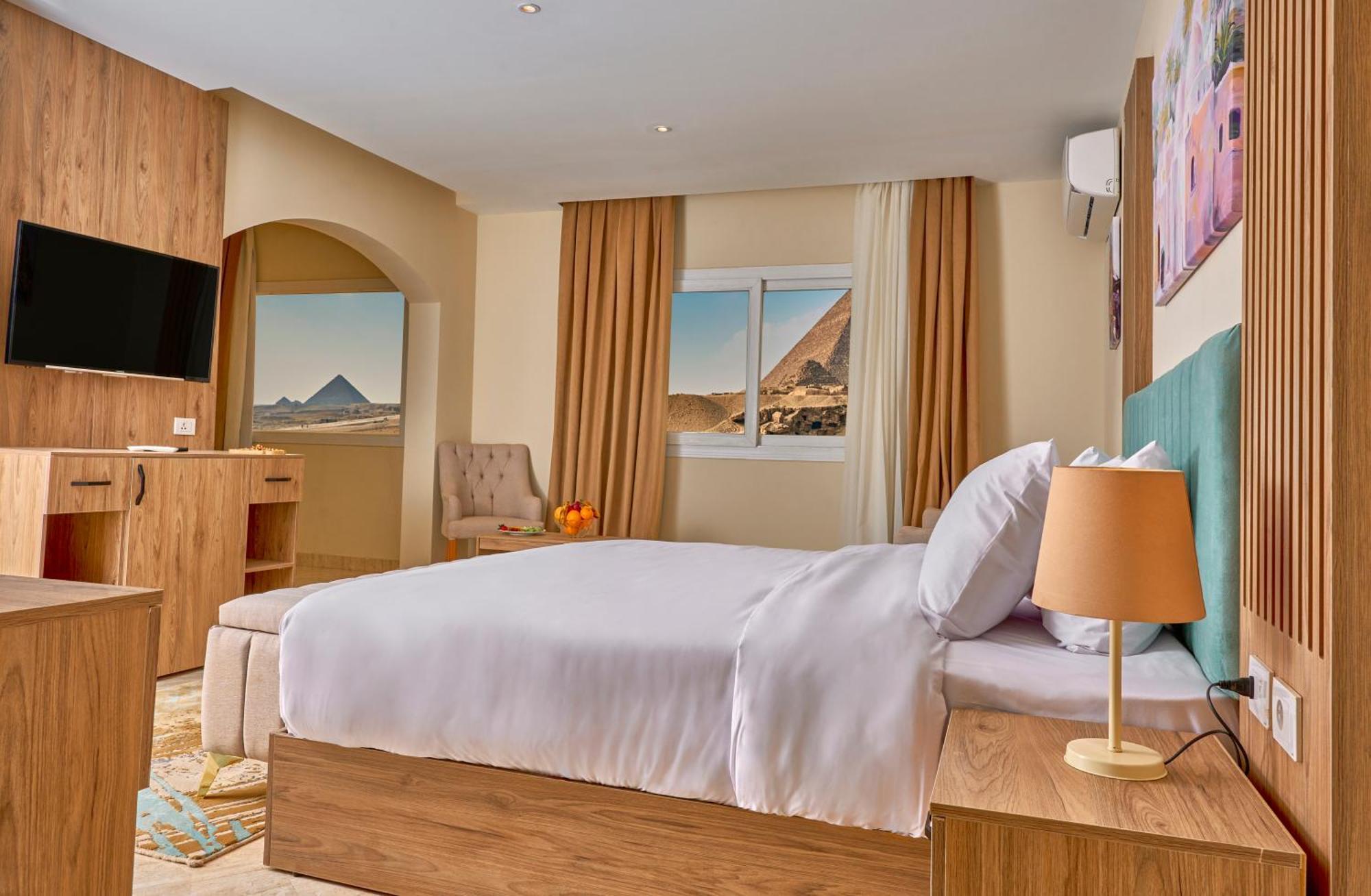 King Suite with Panoramic Pyramids View & Terrace