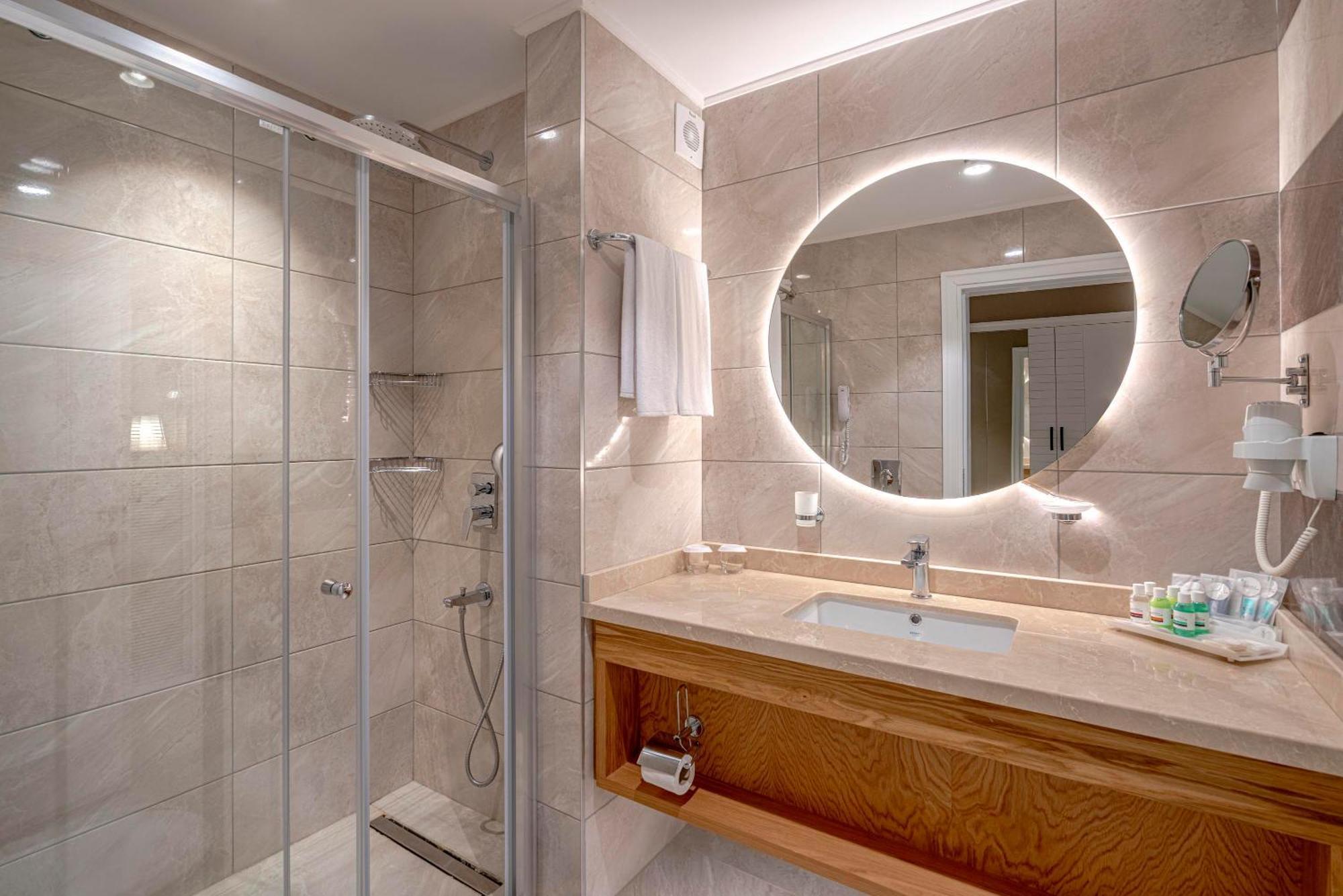 Deluxe Double or Twin Room with Spa Bath