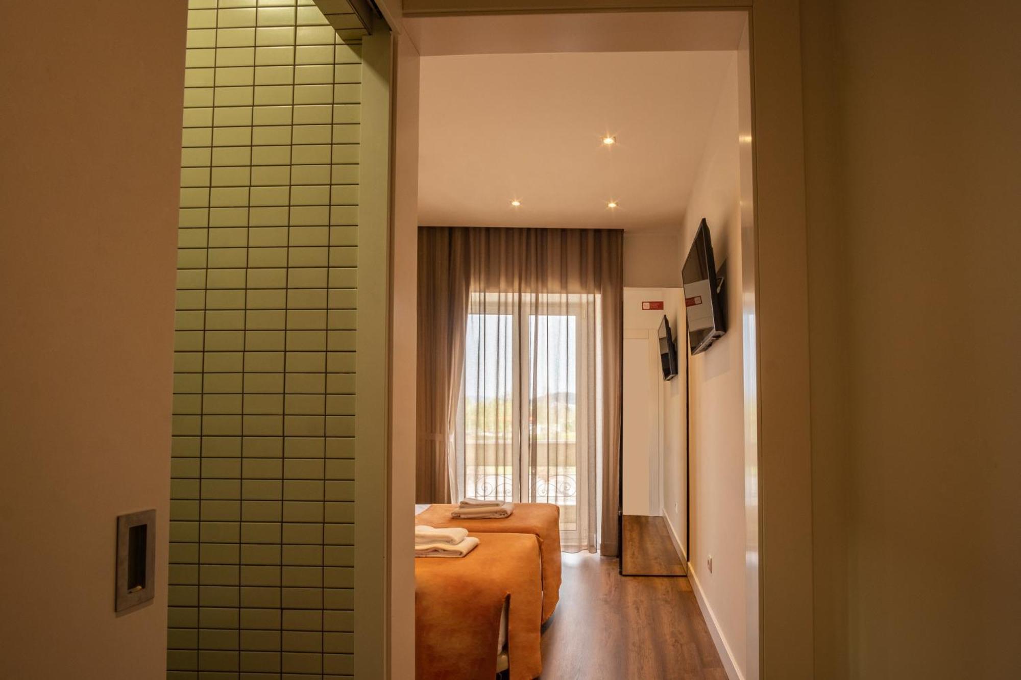 Twin Basic Room