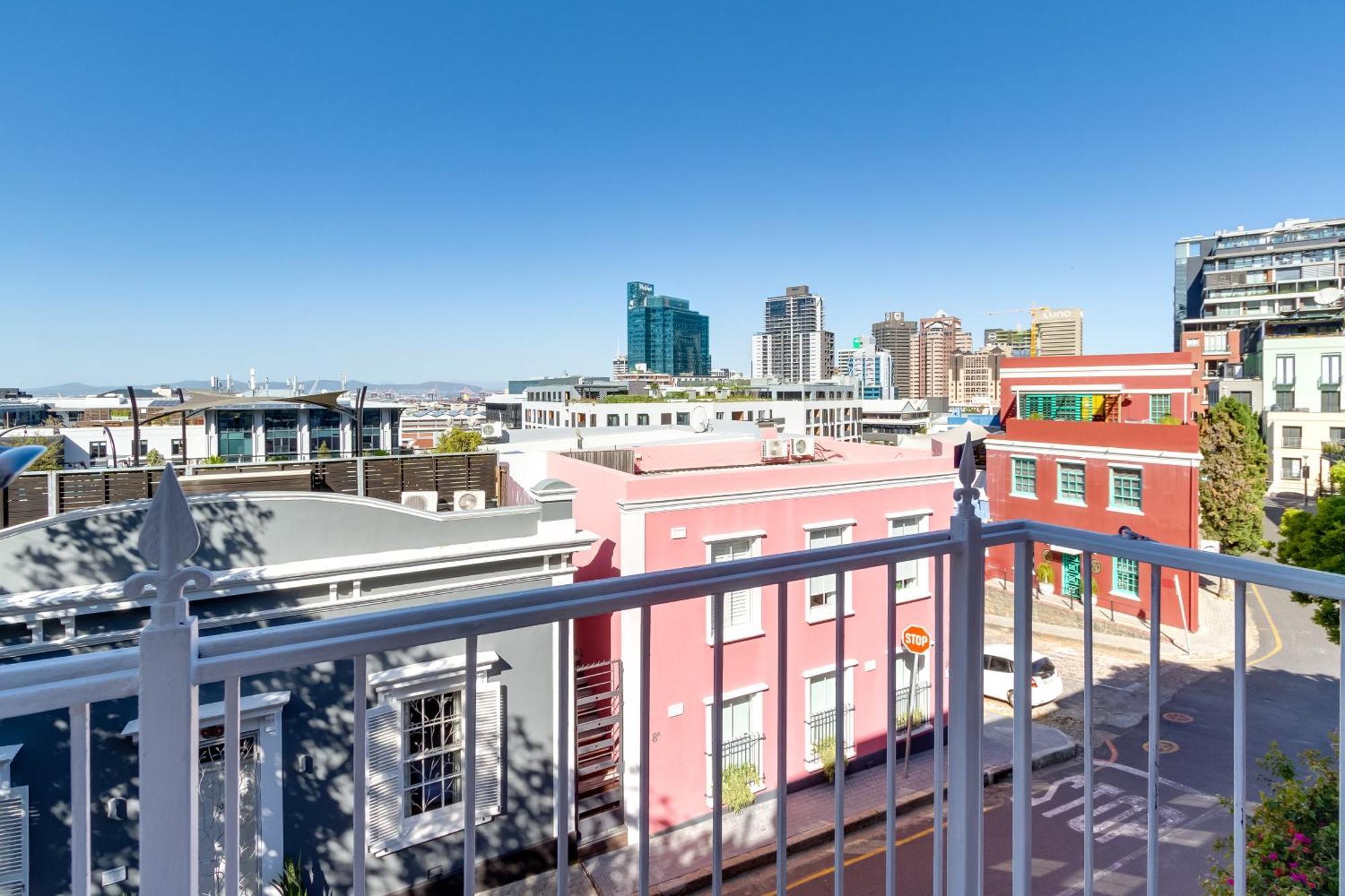 Two-Bedroom Apartment with Juliet balcony and city views (15 Loader Street)