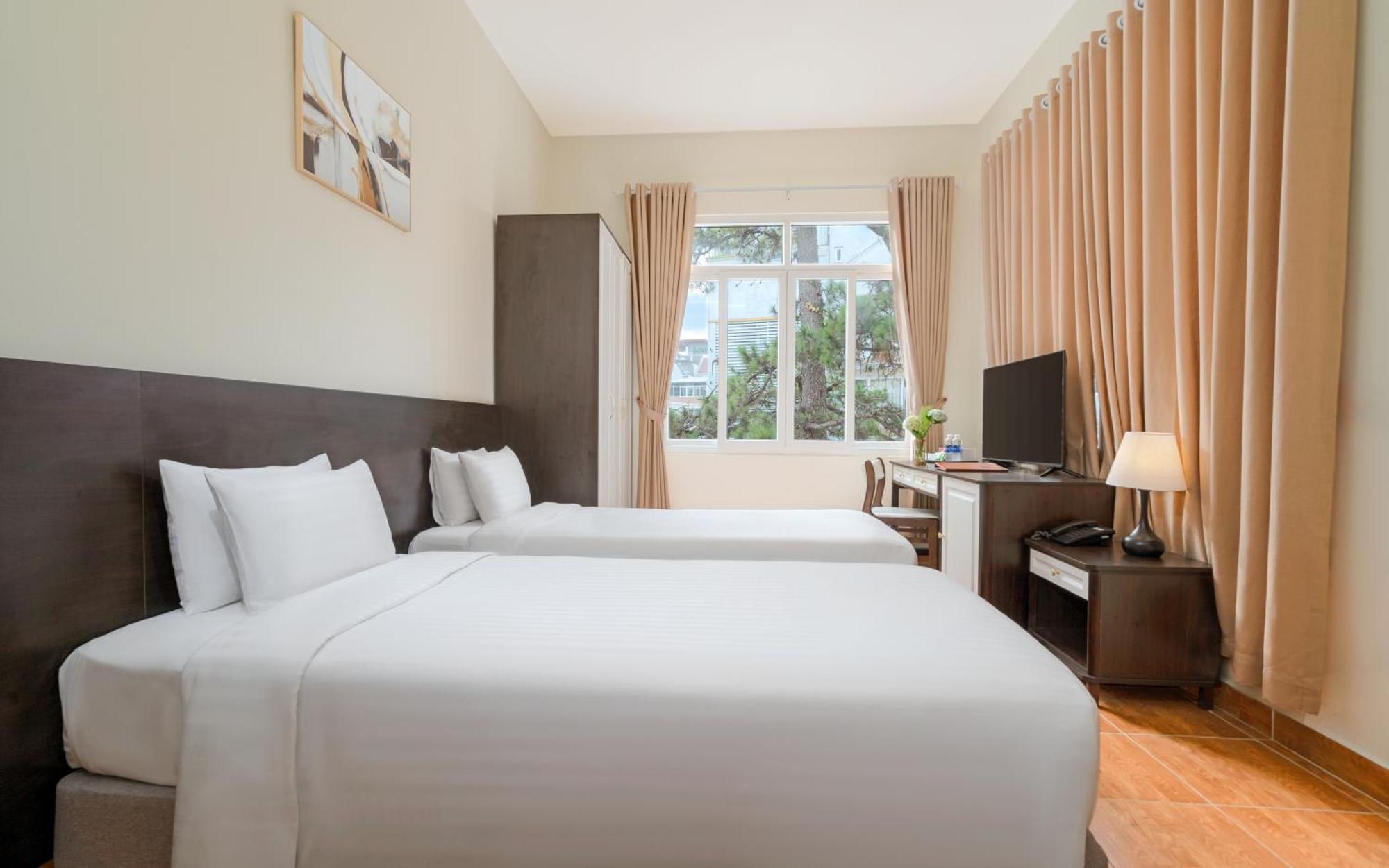 Double or Twin Room with City View
