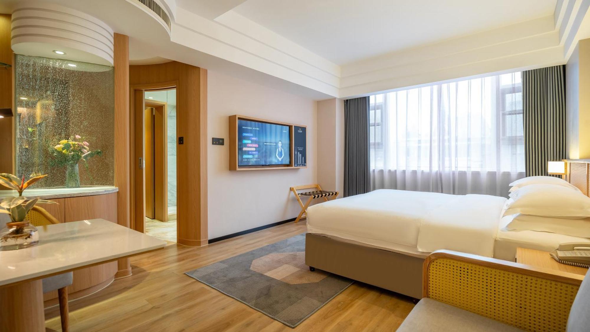 Deluxe Queen Room
