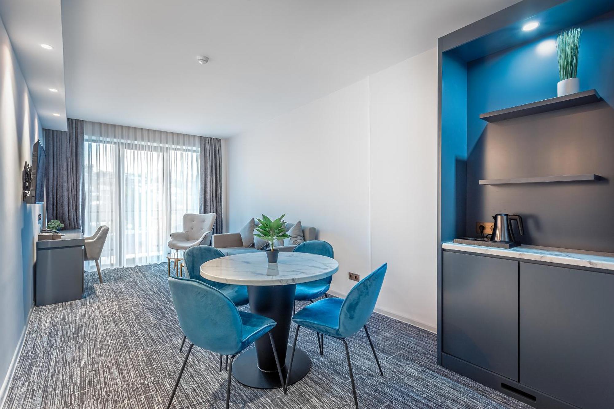 Deluxe King Room with Balcony - Smoking