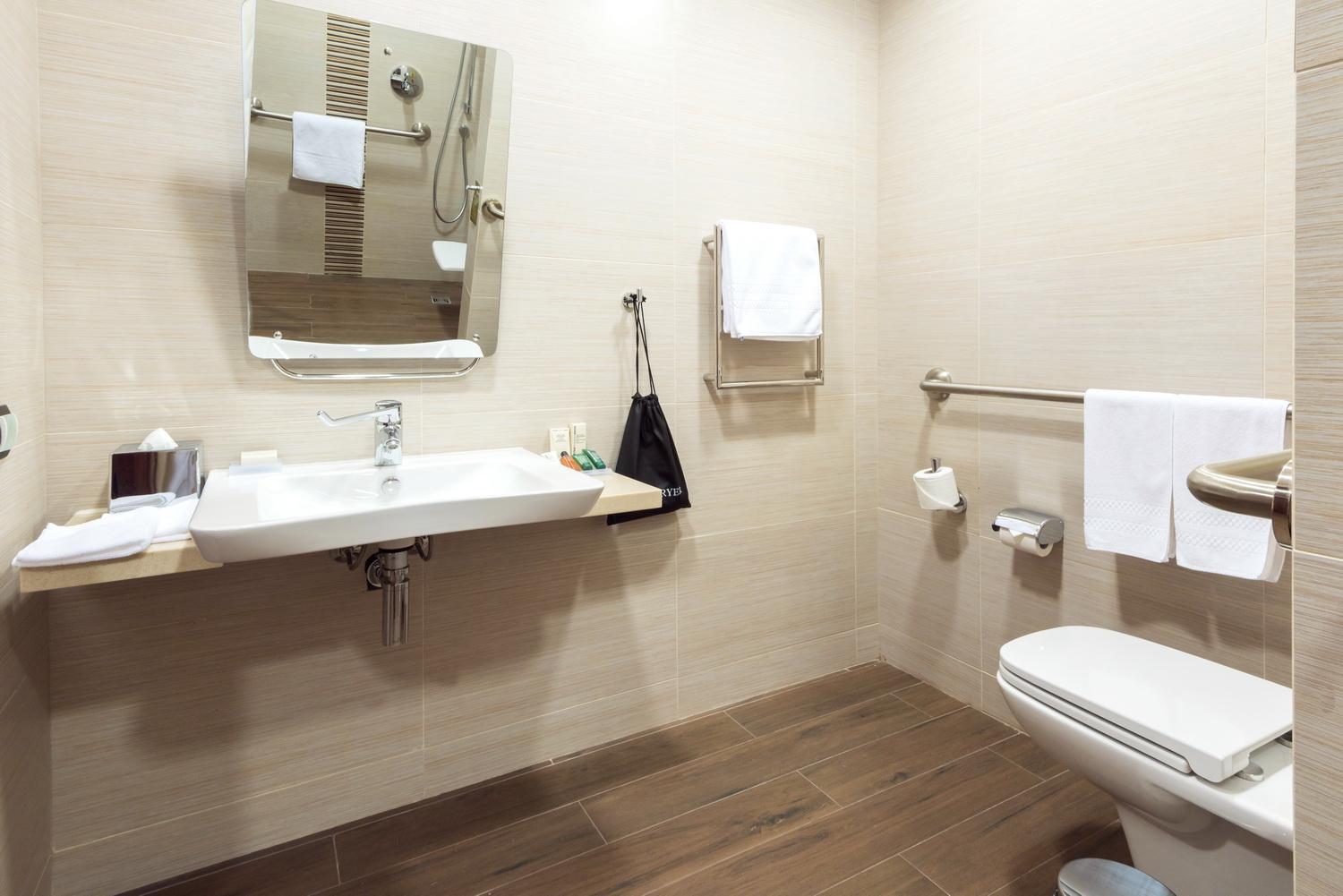 Queen Room - Accessible