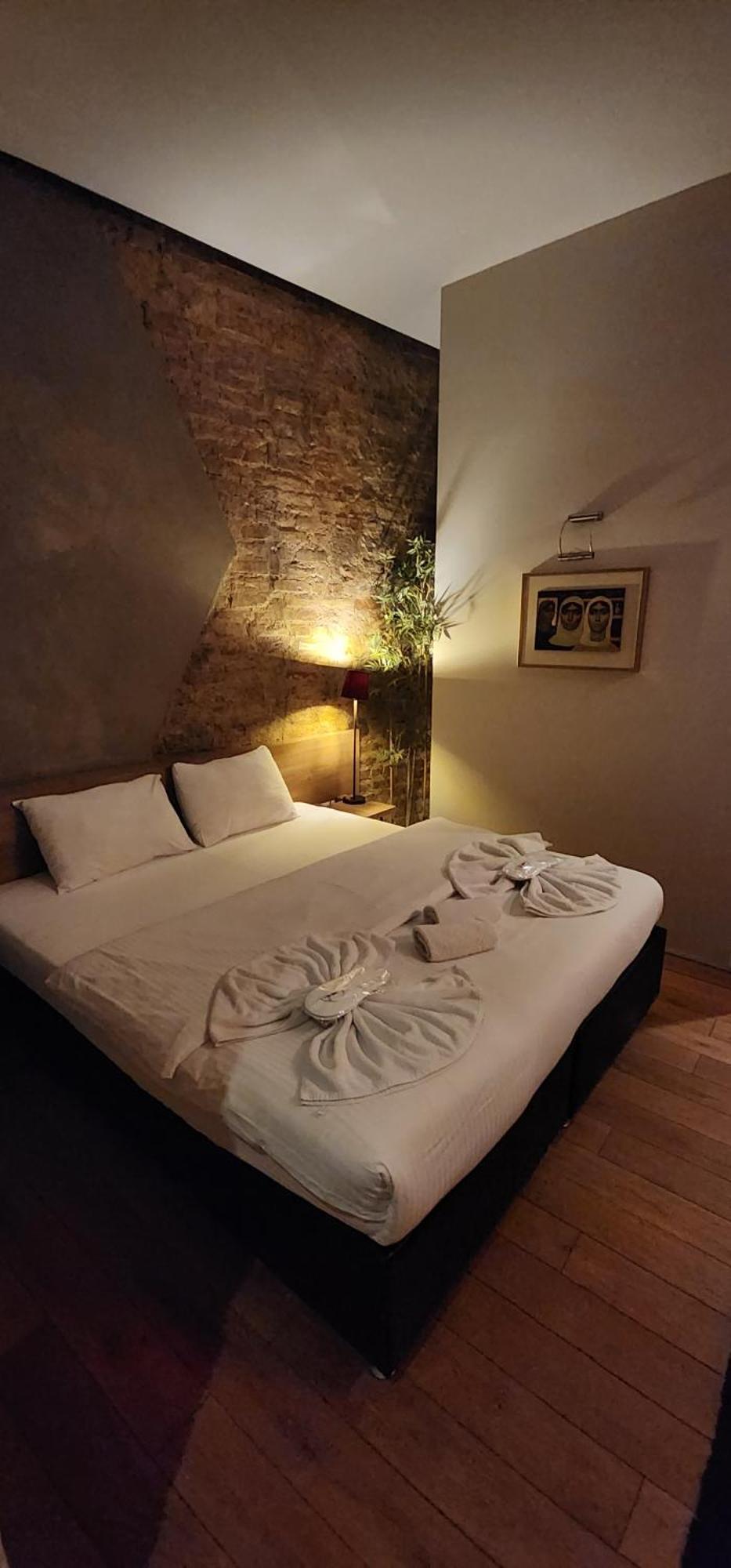 Studio Flat with Kitchenette