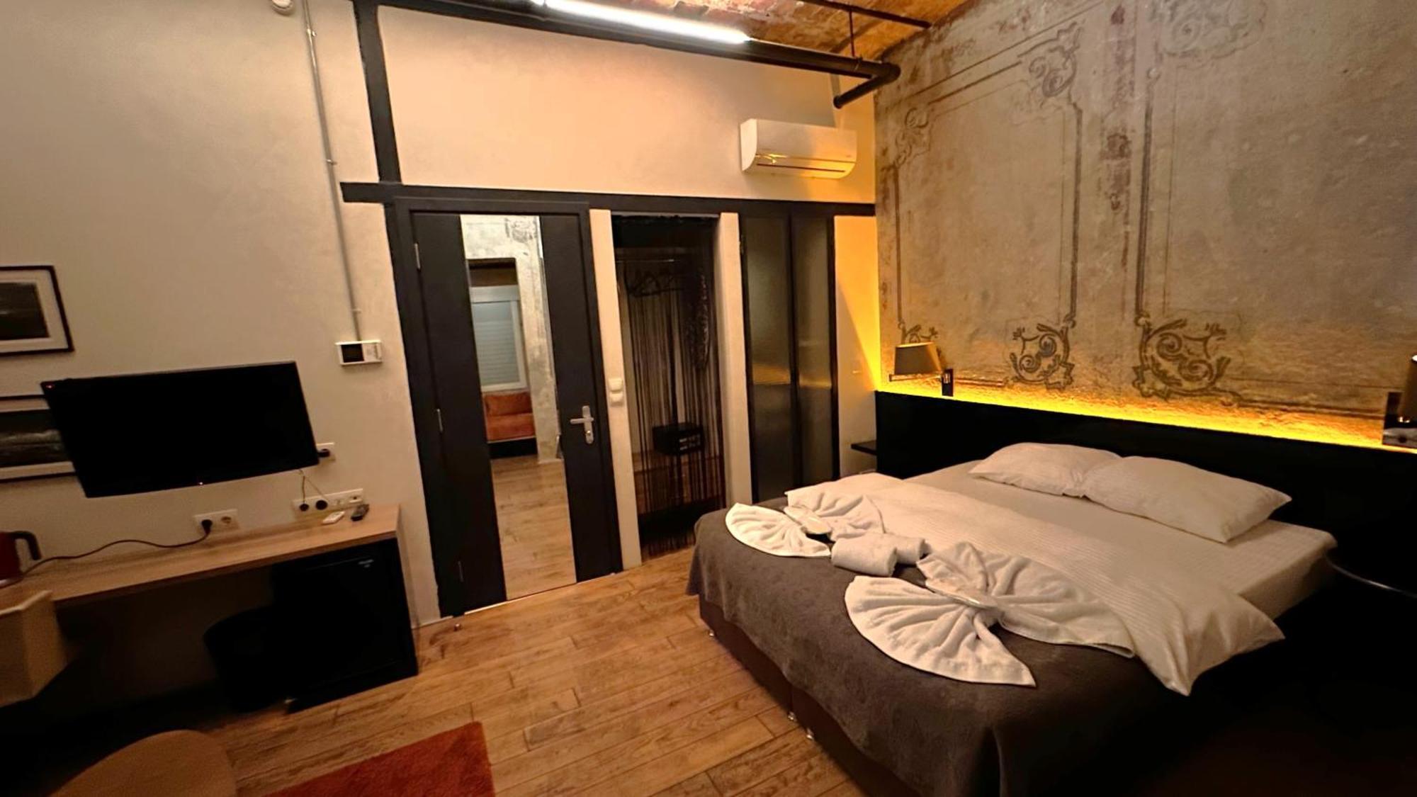 Queen Room