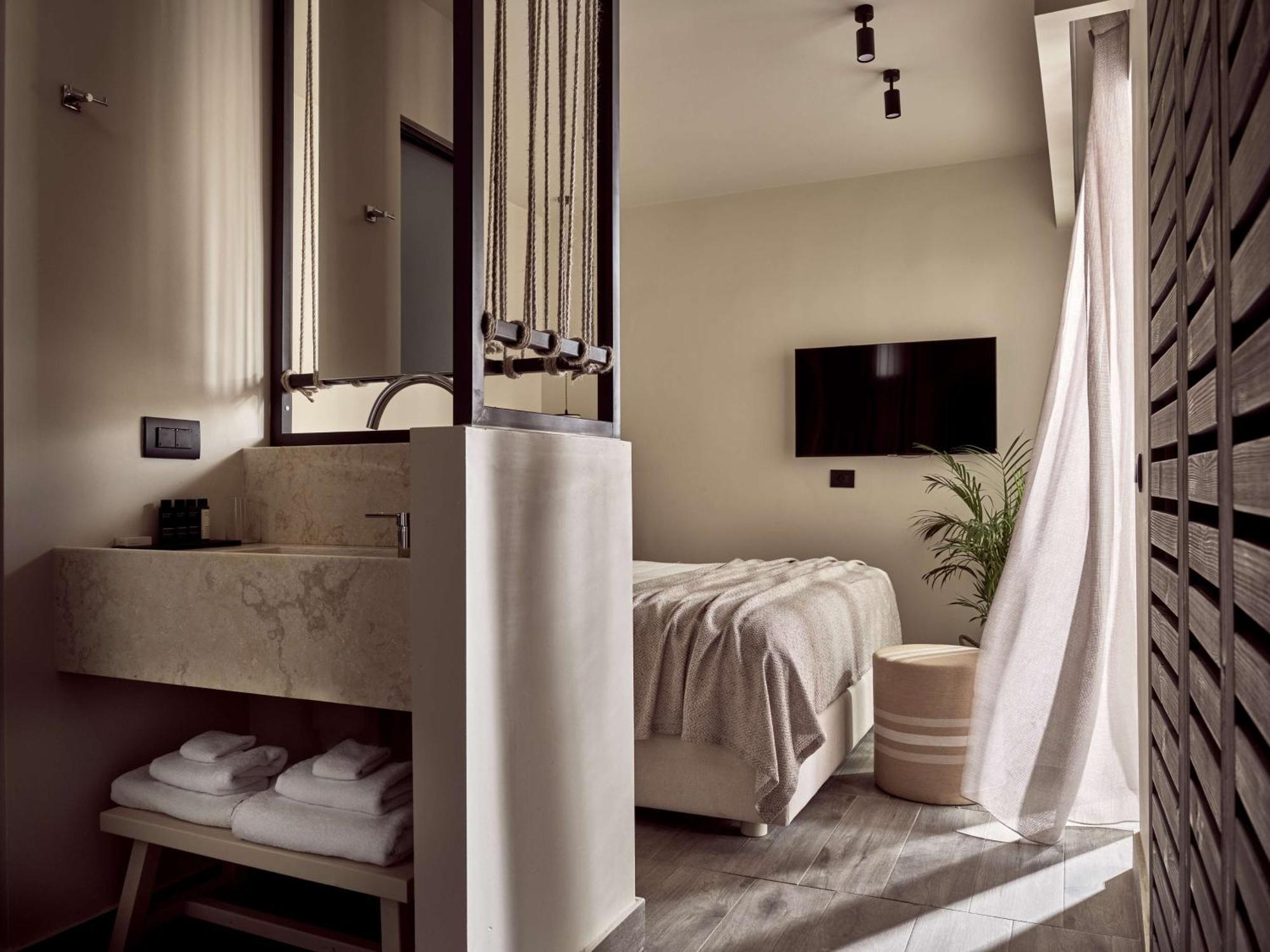Aterre Retreat King Room with Terrace